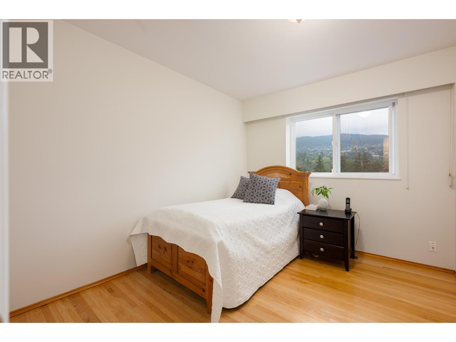 House in West Vancouver - Image 21
