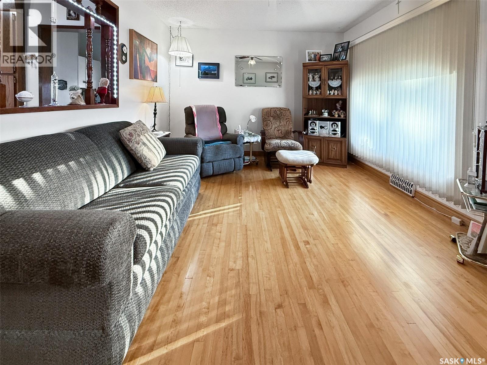 Single Family House Bungalow for Sale in  th AVENUE NW Swift Current 
