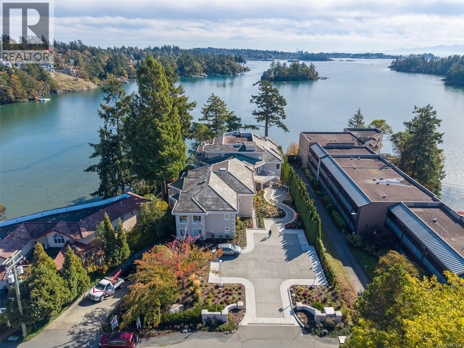 304 1 Buddy Road, View Royal