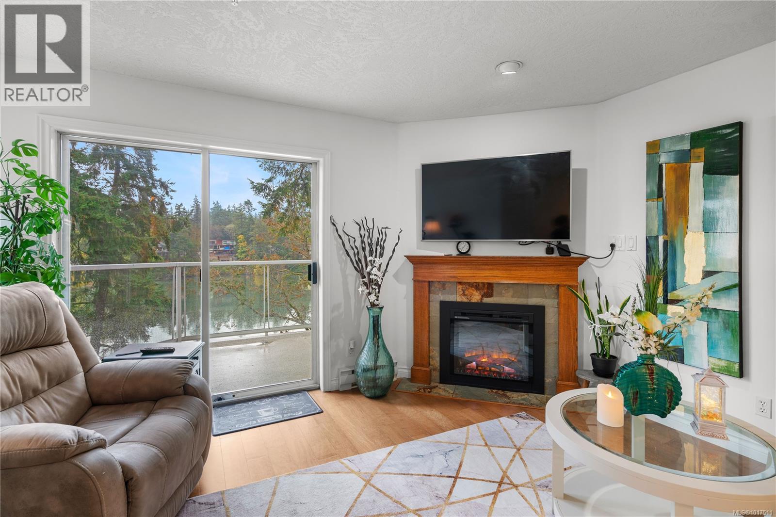 304 1 Buddy Road, View Royal