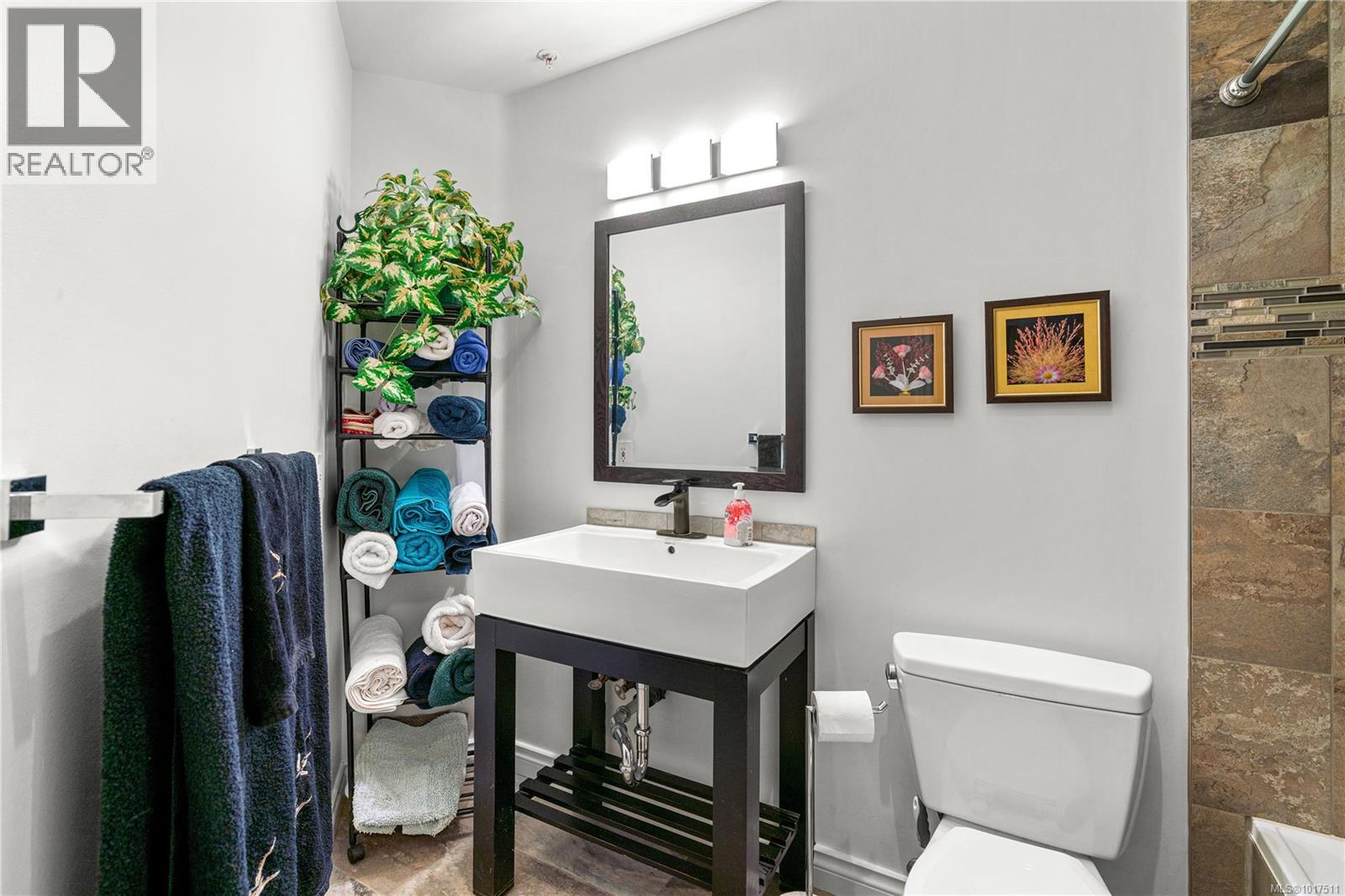 304 1 Buddy Road, View Royal