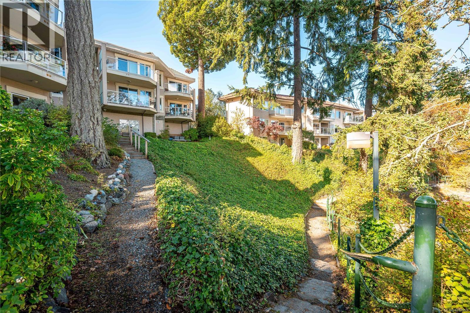 304 1 Buddy Road, View Royal