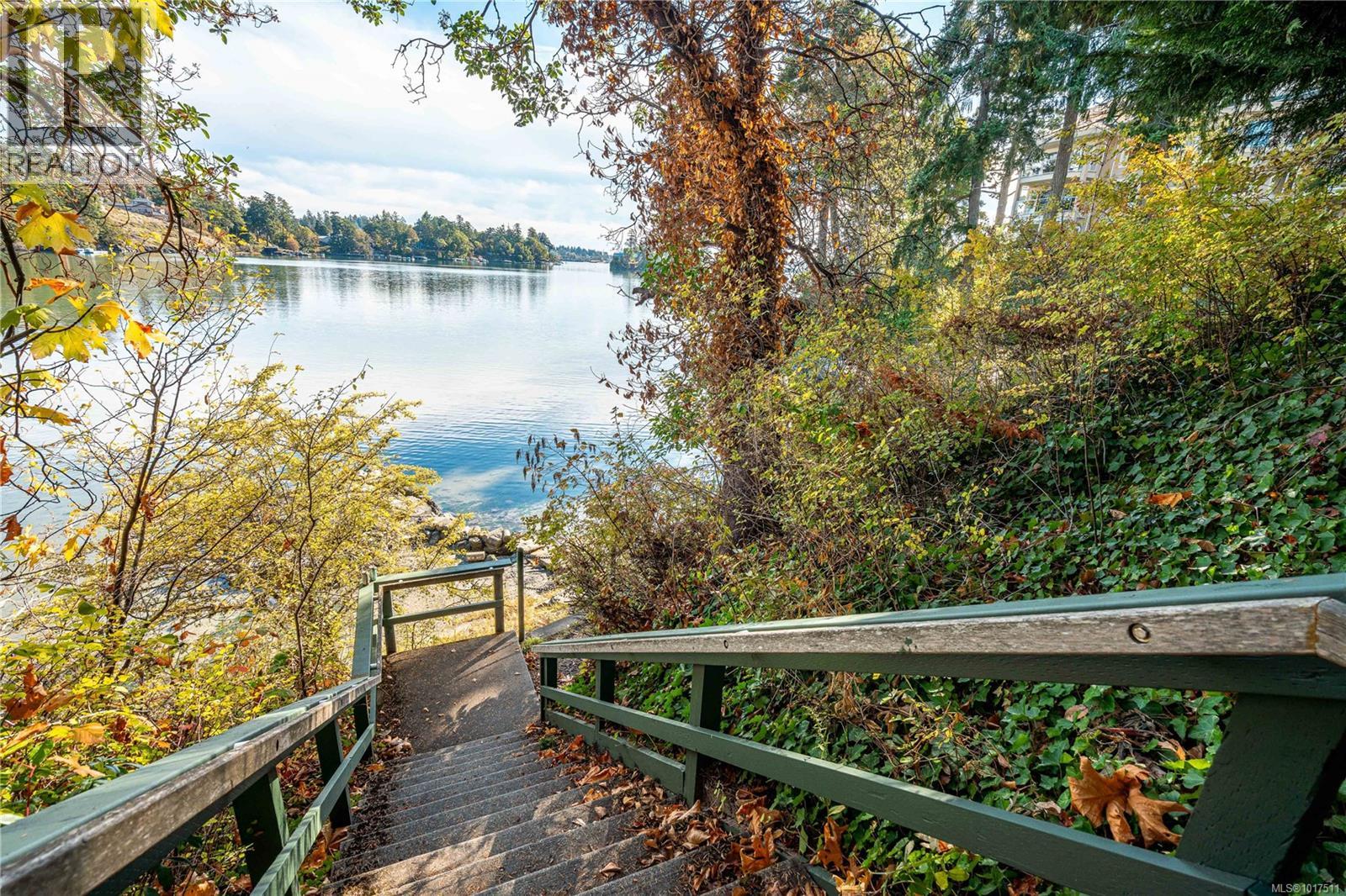 304 1 Buddy Road, View Royal