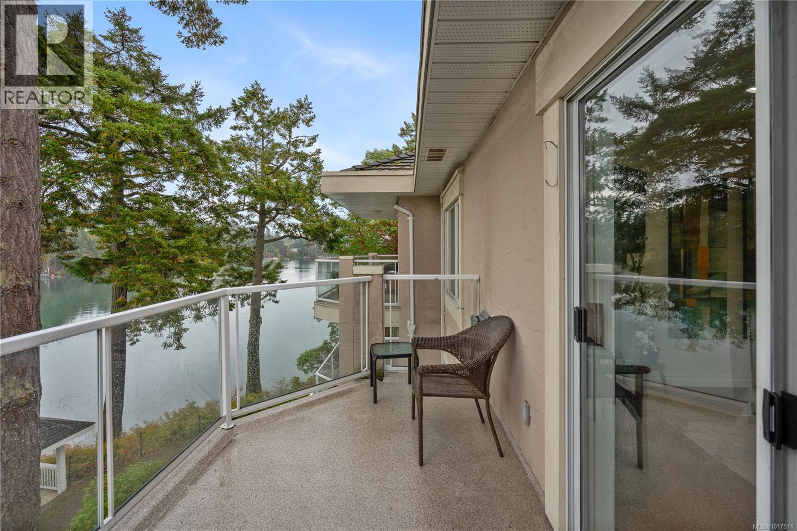 304 1 Buddy Road, View Royal