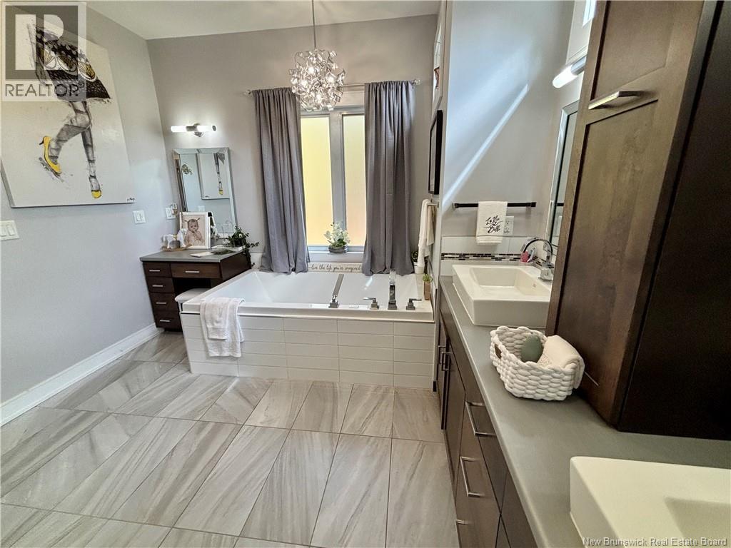 18 Corinth Avenue - 33