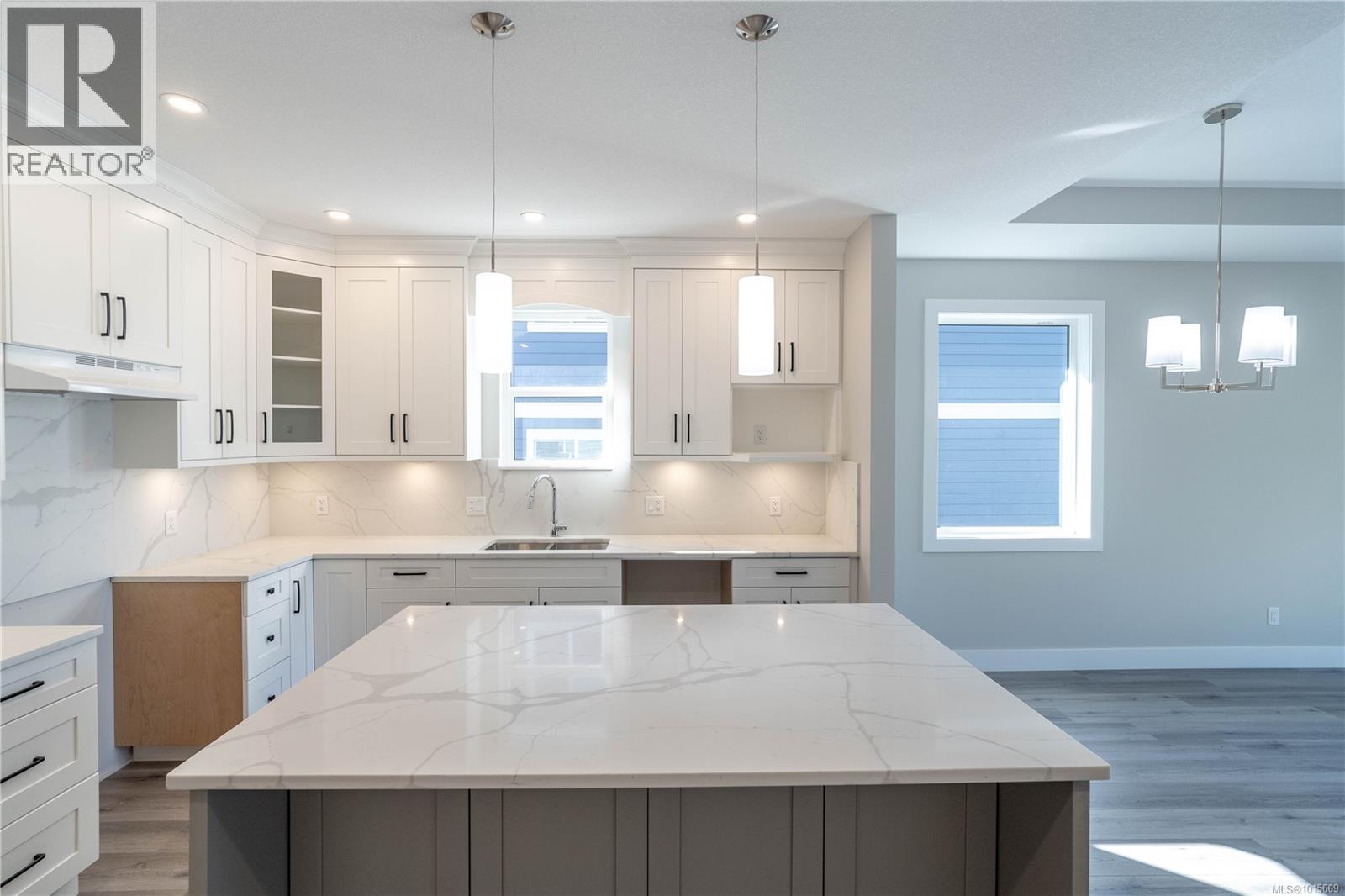 669 Sanderson Rd, Ladysmith