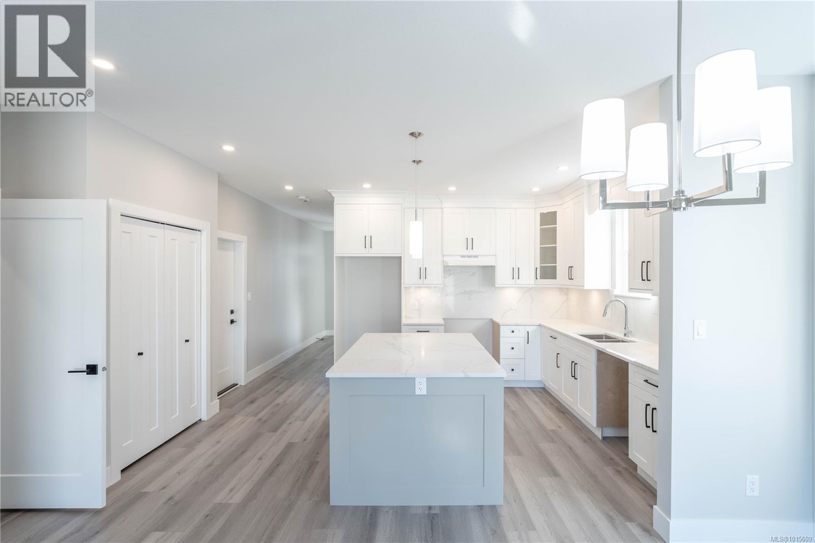 669 Sanderson Rd, Ladysmith