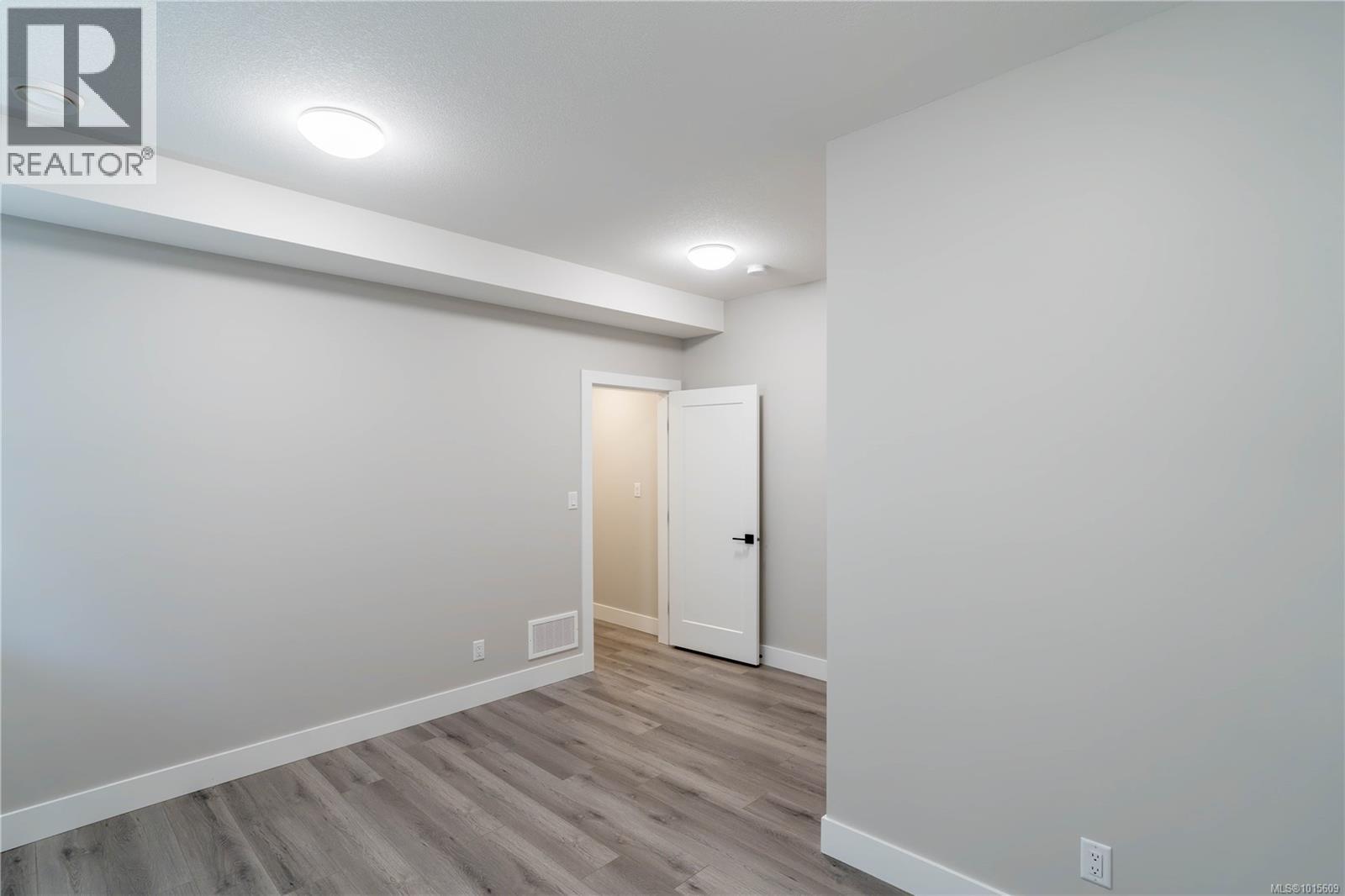 669 Sanderson Rd, Ladysmith