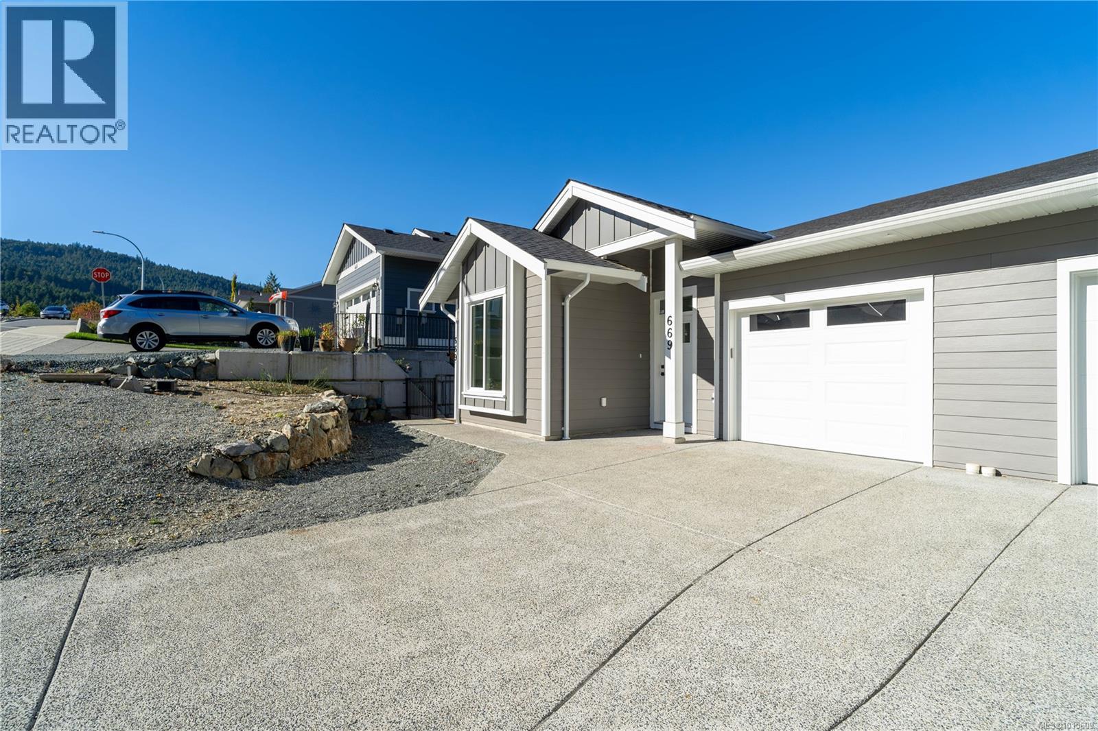 669 Sanderson Rd, Ladysmith