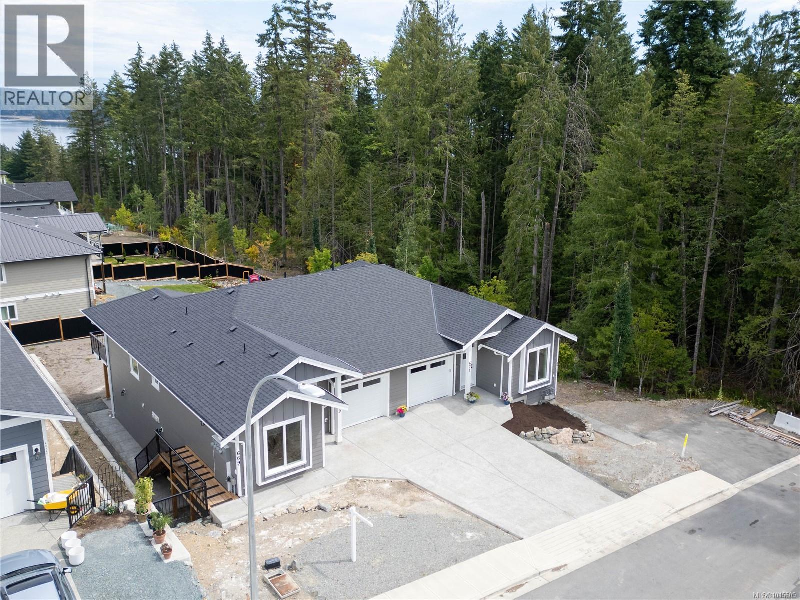 669 Sanderson Rd, Ladysmith