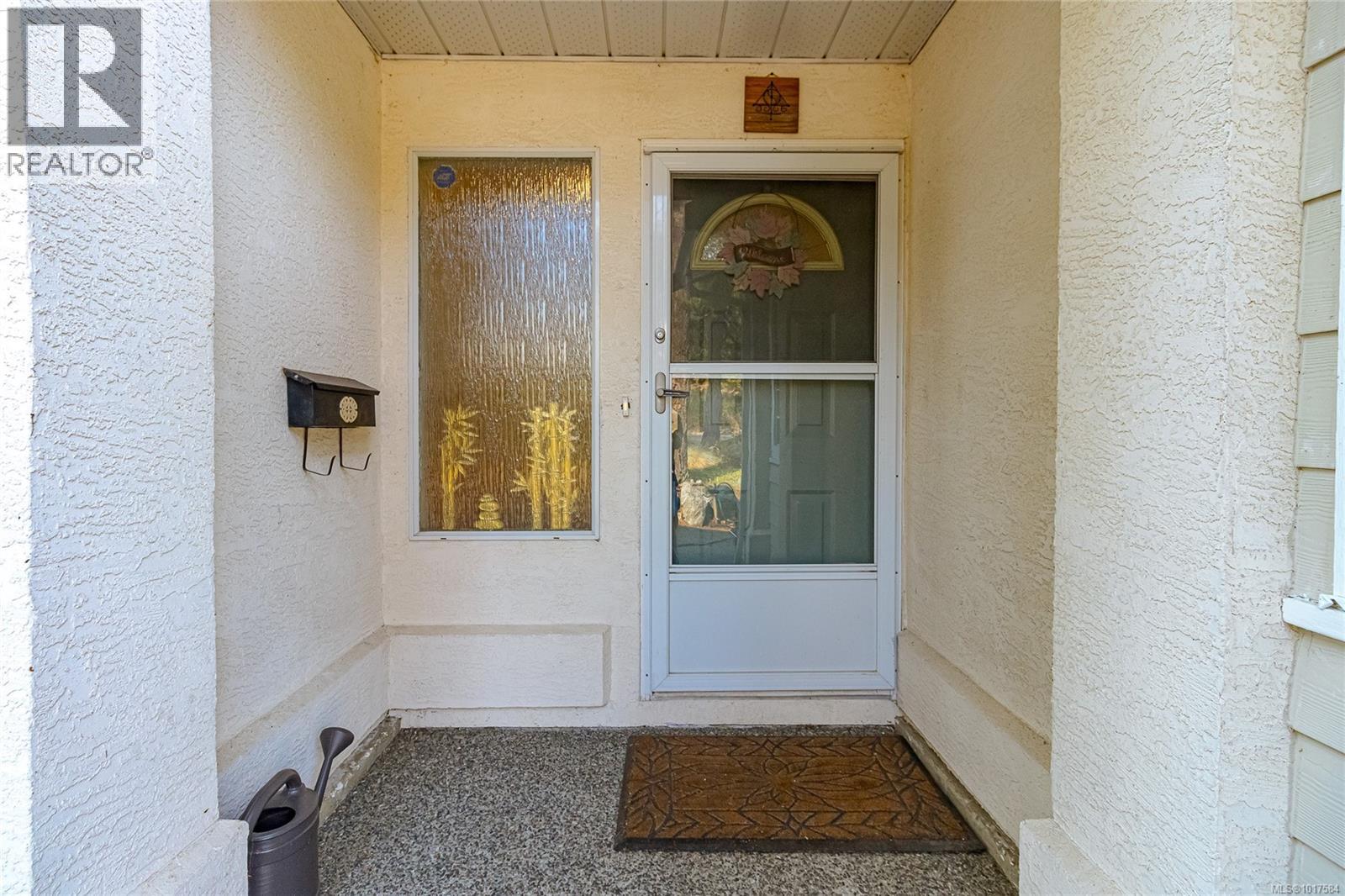 999 Admirals Rd, Esquimalt - Exteriors - Photo 3