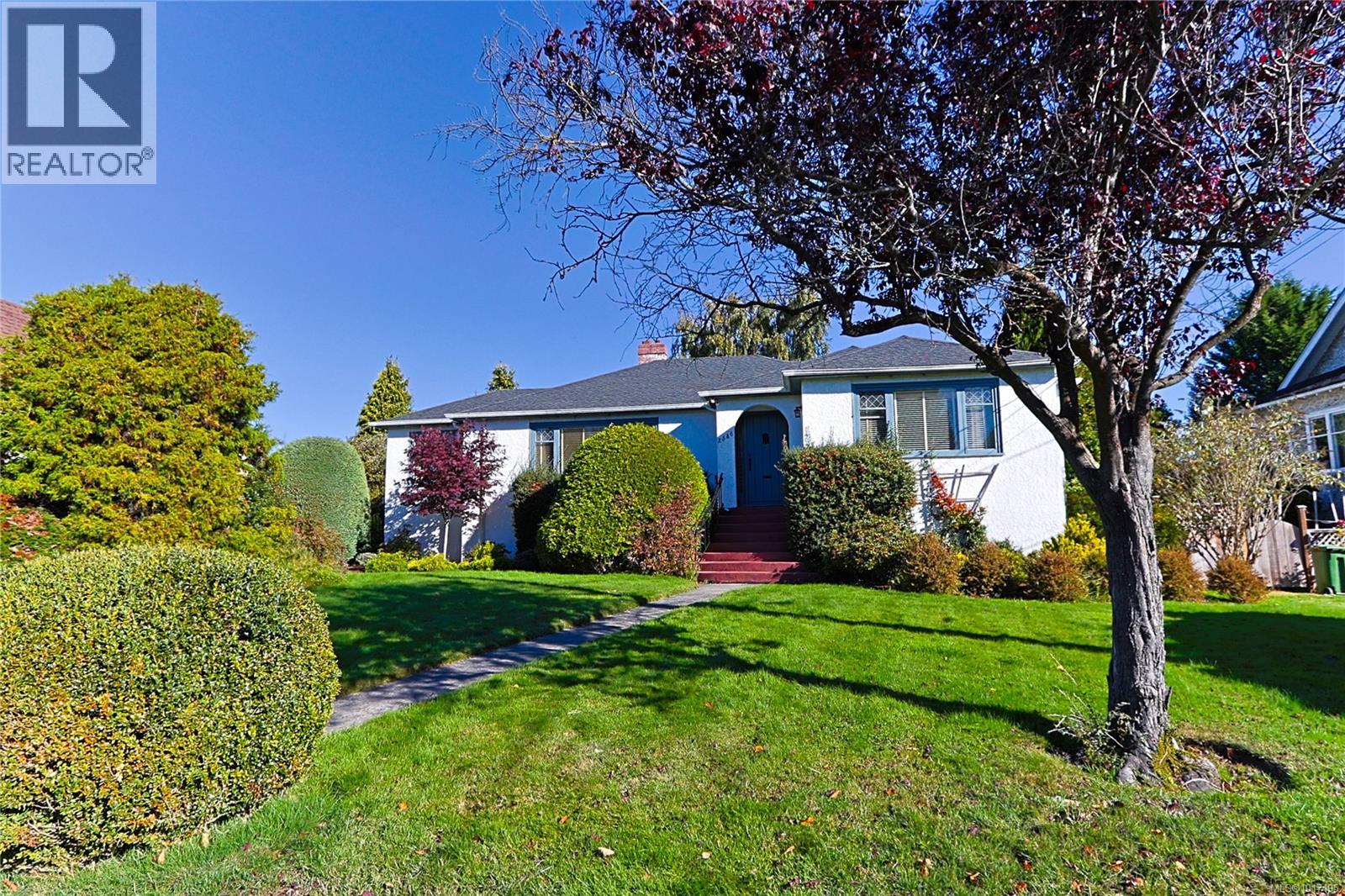  2586 Dalhousie Street, Oak Bay