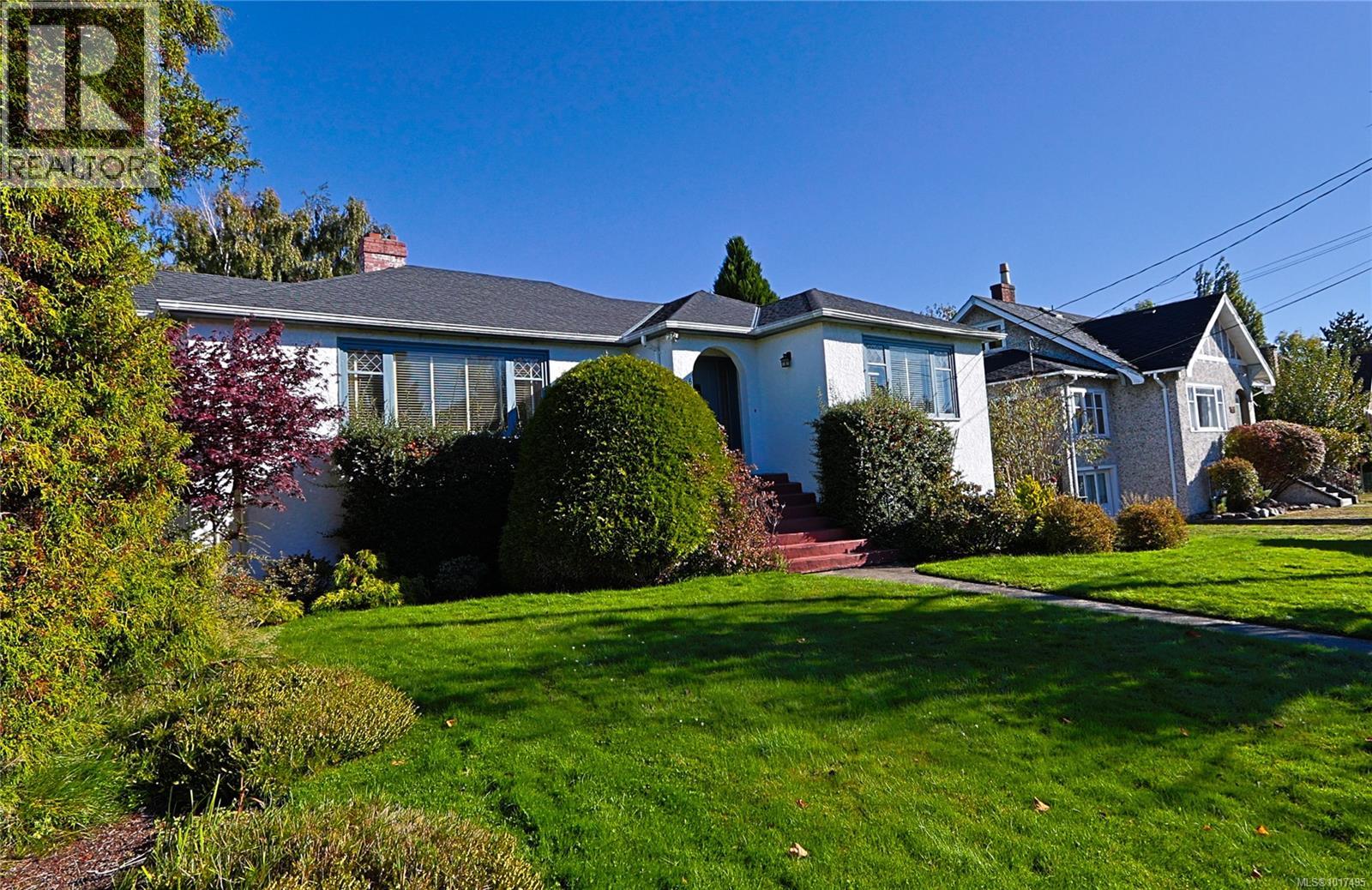  2586 Dalhousie Street, Oak Bay