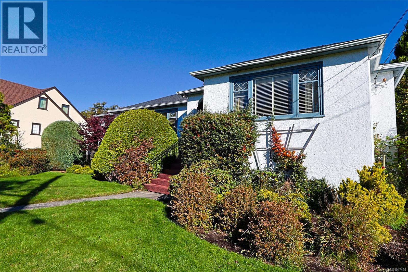  2586 Dalhousie Street, Oak Bay