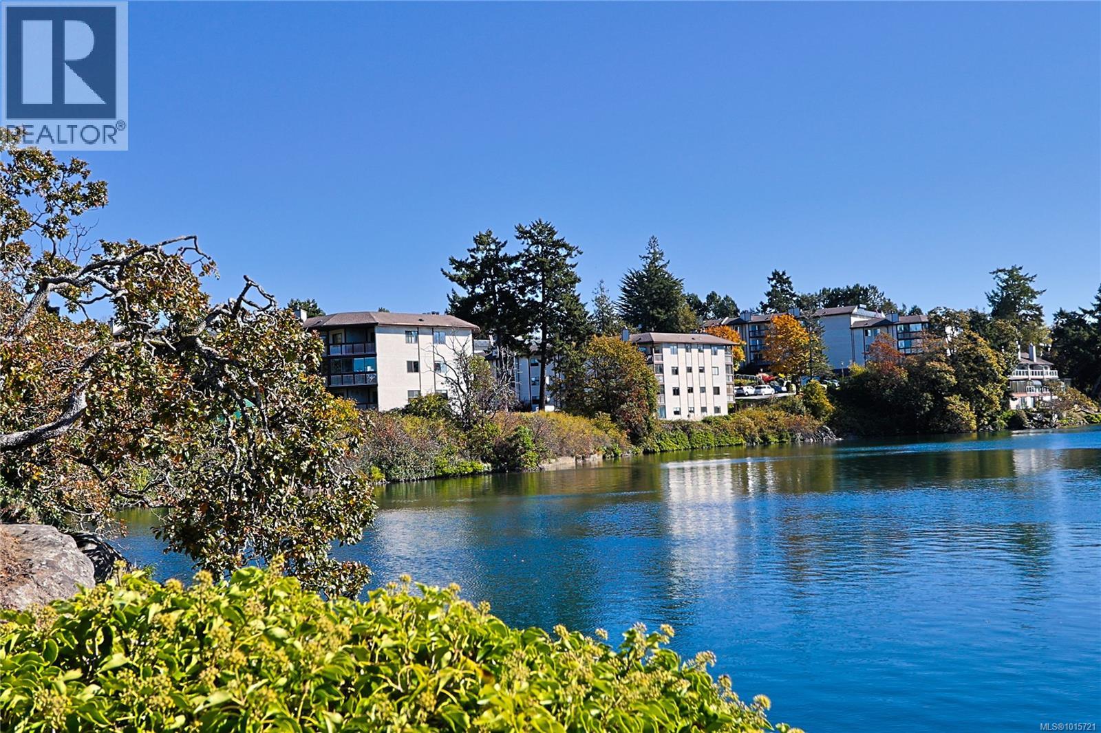 208 69 Gorge Road West, Saanich