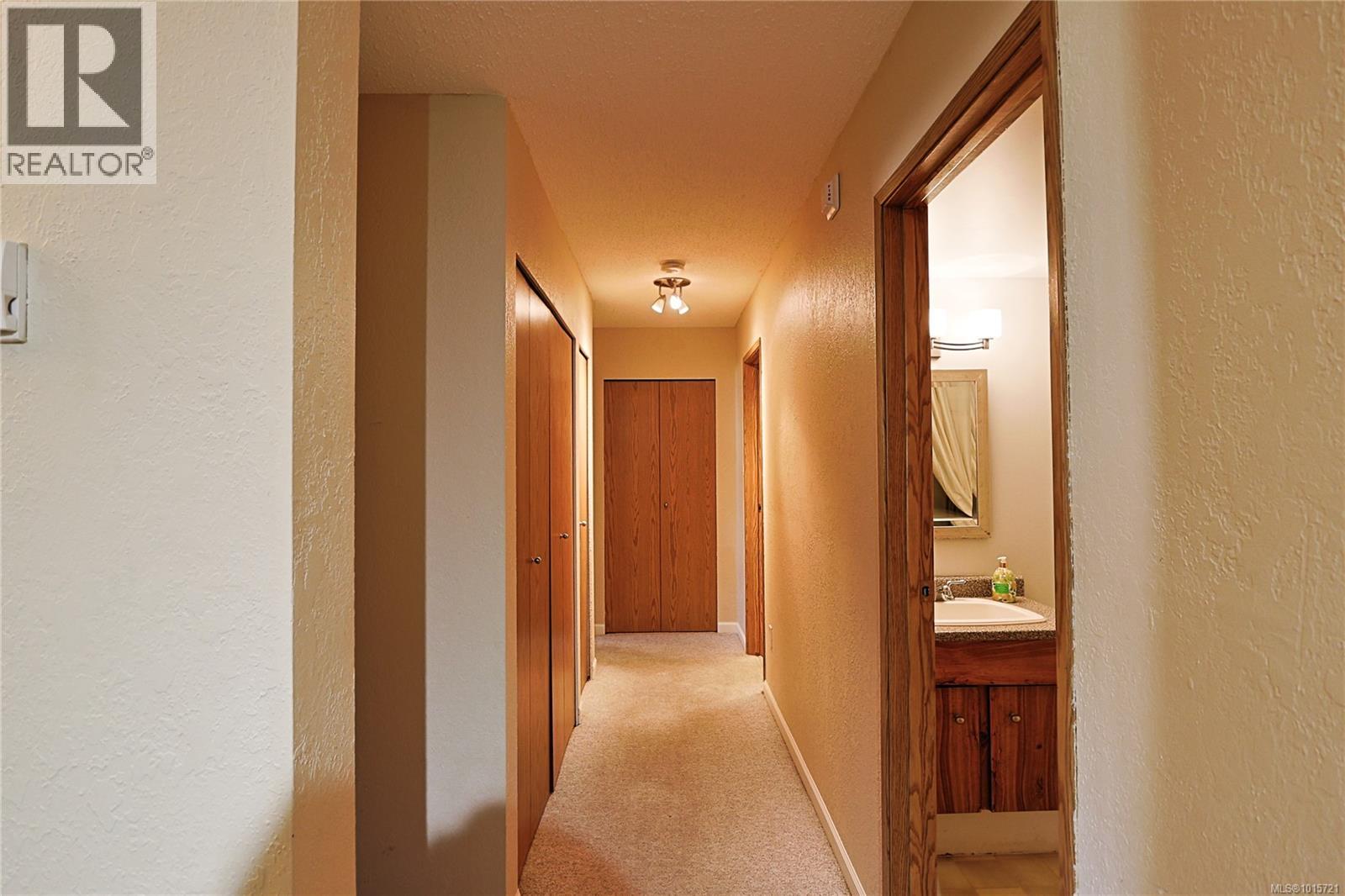 208 69 Gorge Road West, Saanich