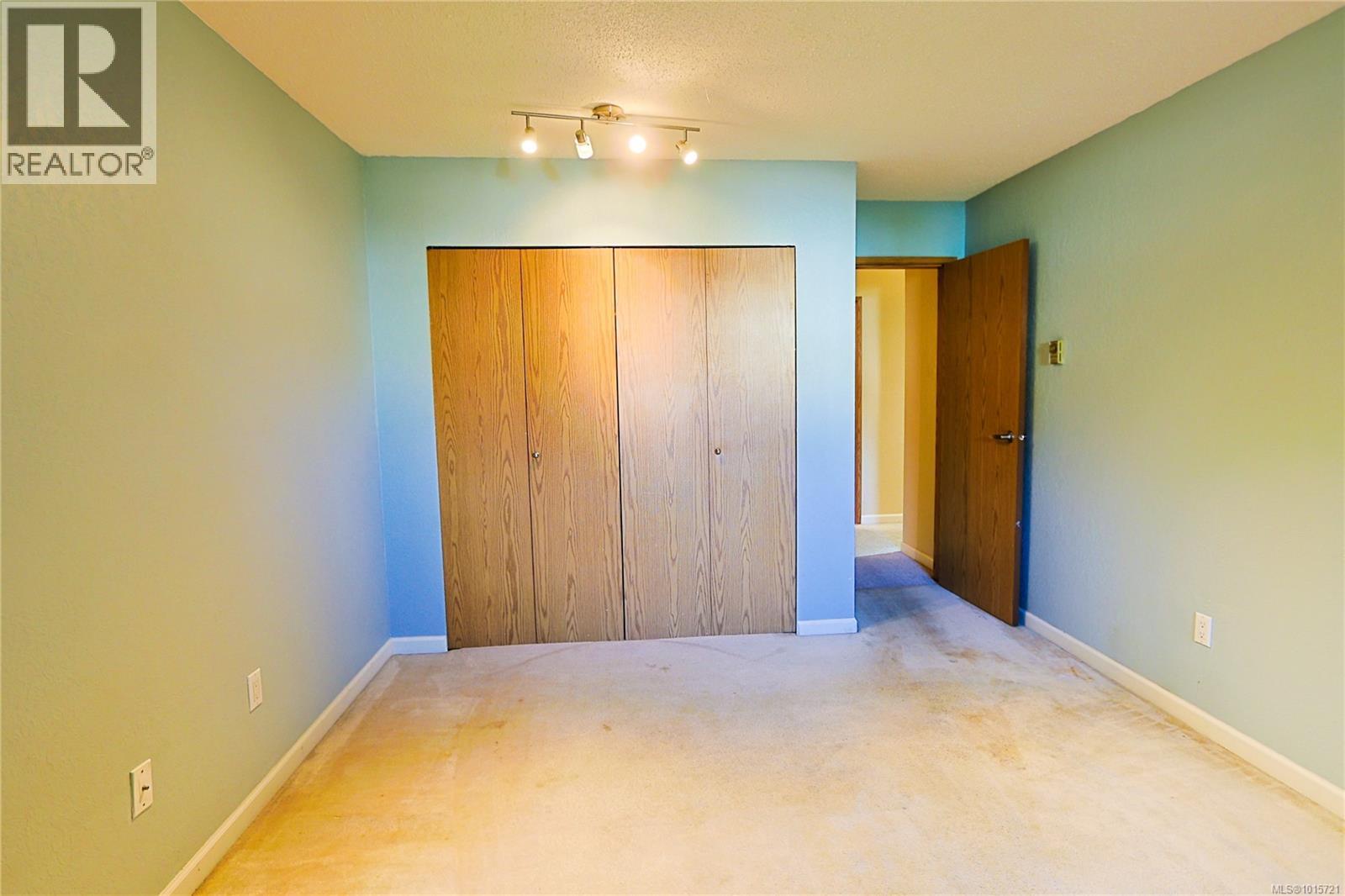 208 69 Gorge Road West, Saanich