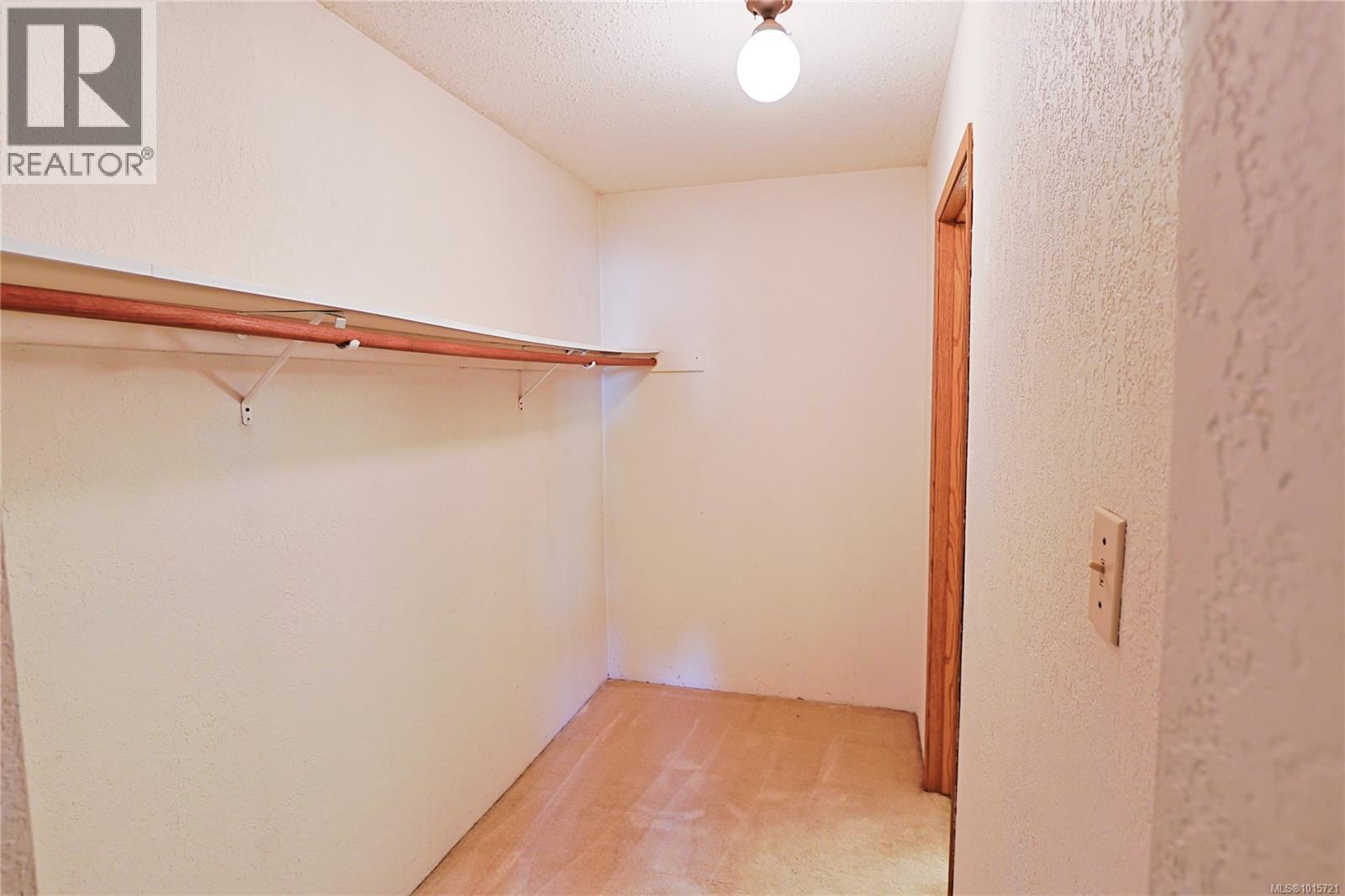 208 69 Gorge Road West, Saanich