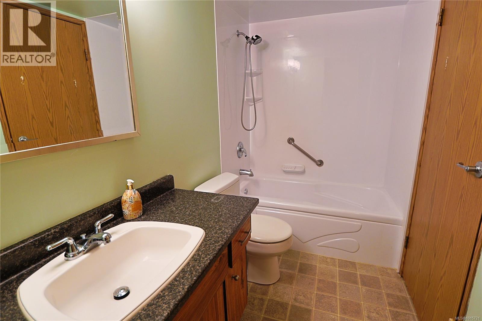 208 69 Gorge Road West, Saanich
