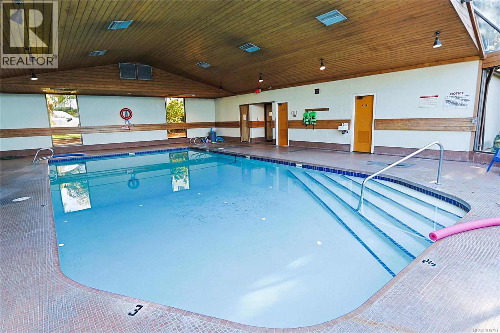 208 69 Gorge Road West, Saanich