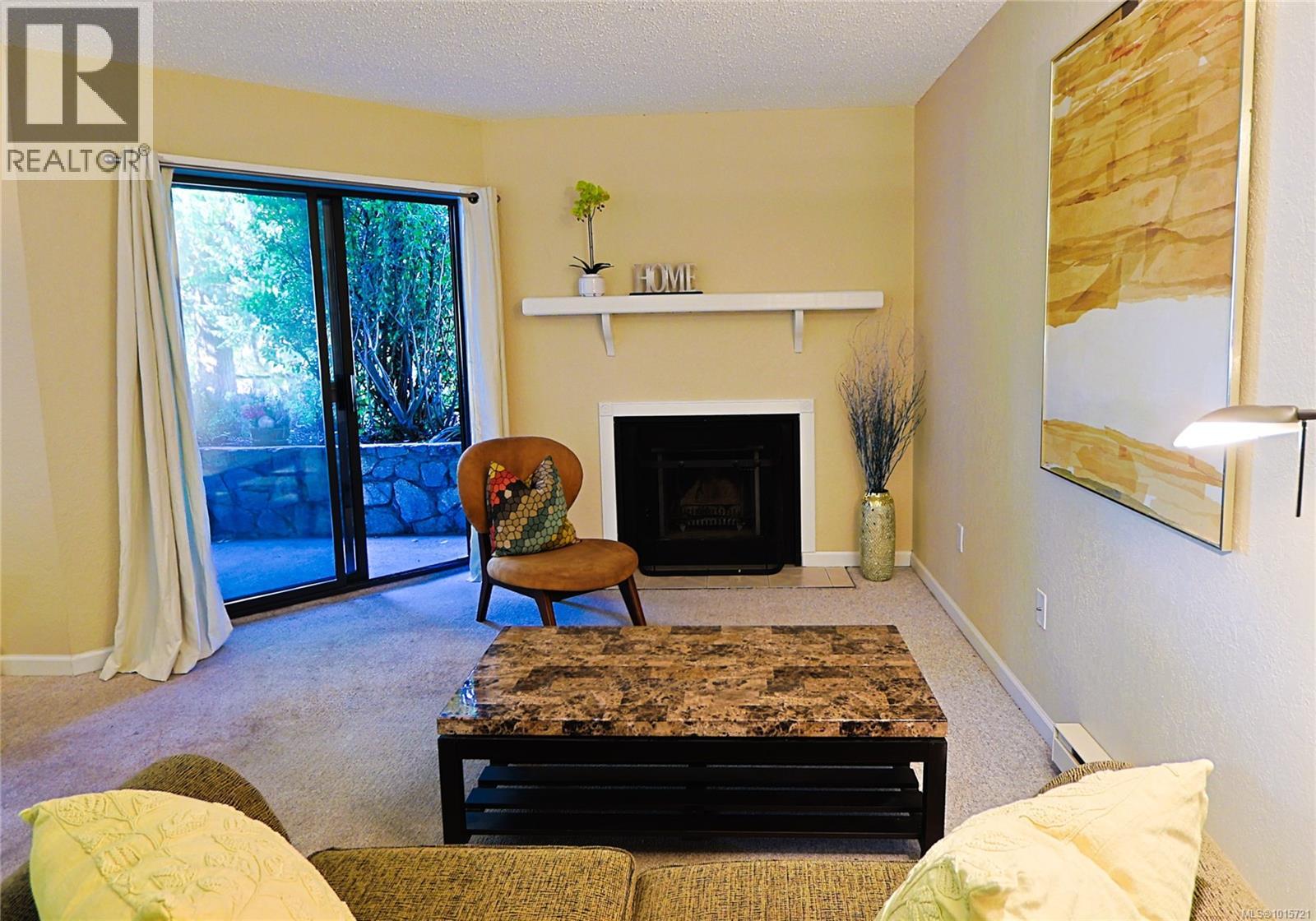 208 69 Gorge Road West, Saanich