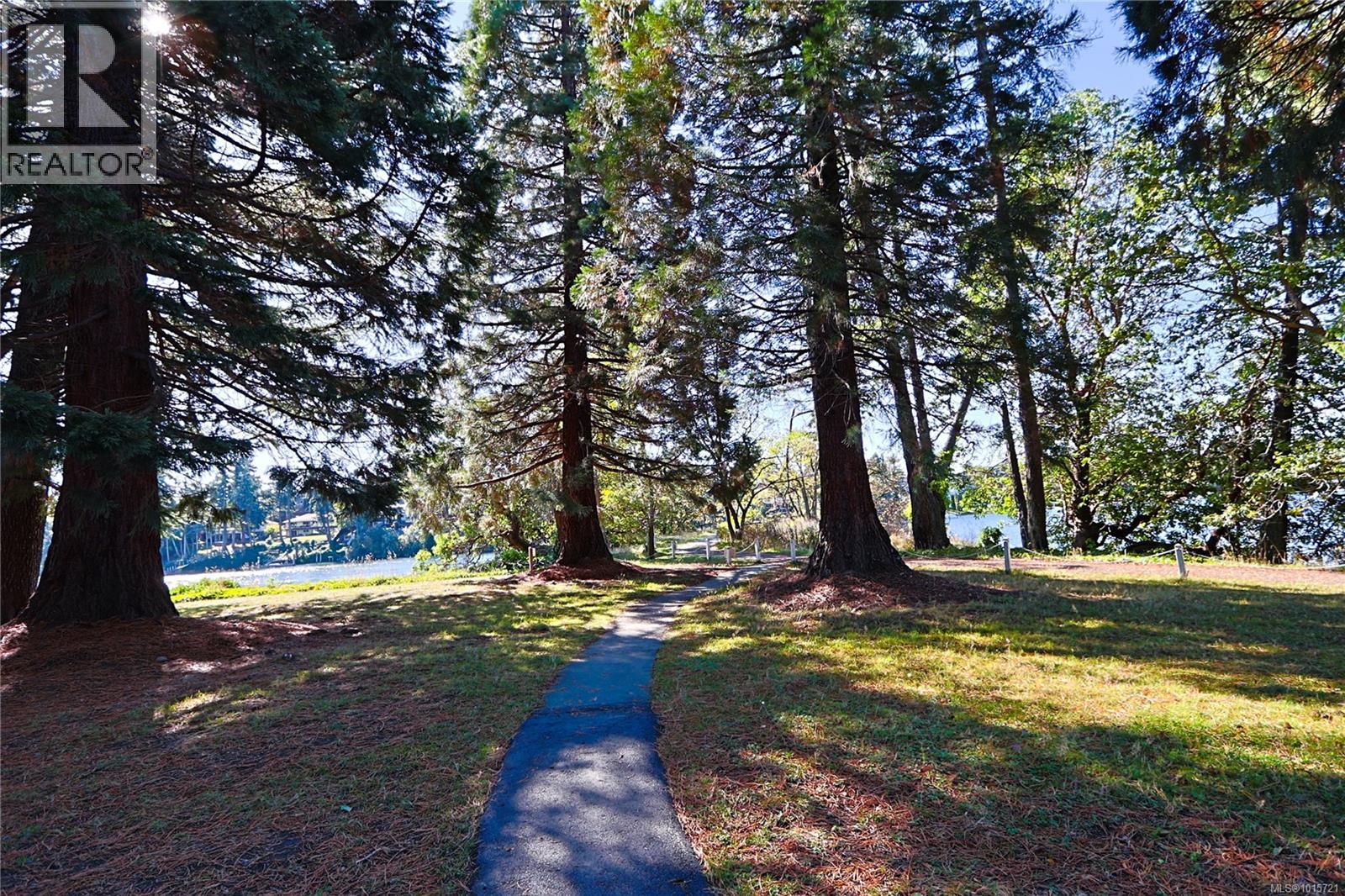 208 69 Gorge Road West, Saanich