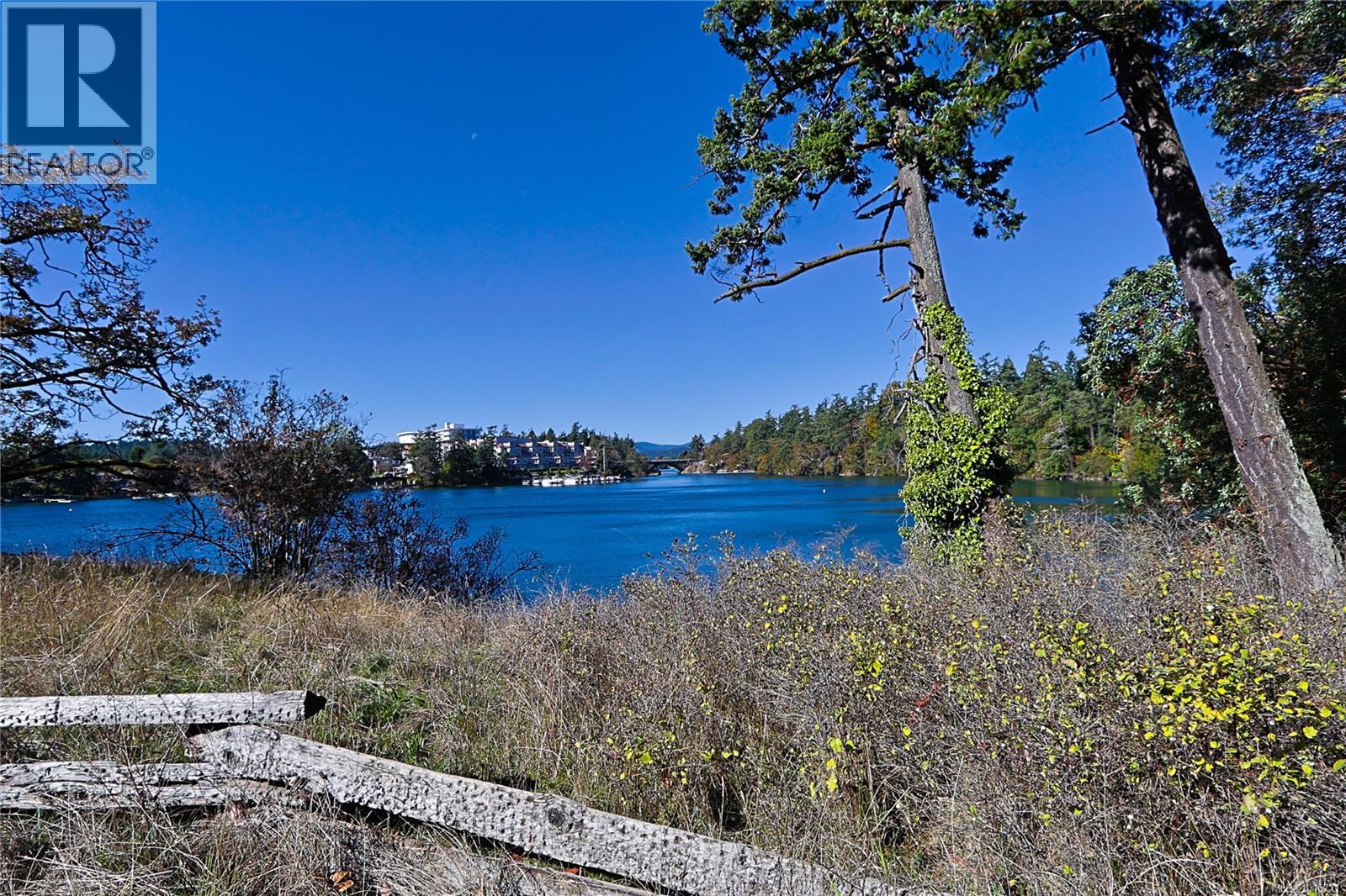 208 69 Gorge Road West, Saanich