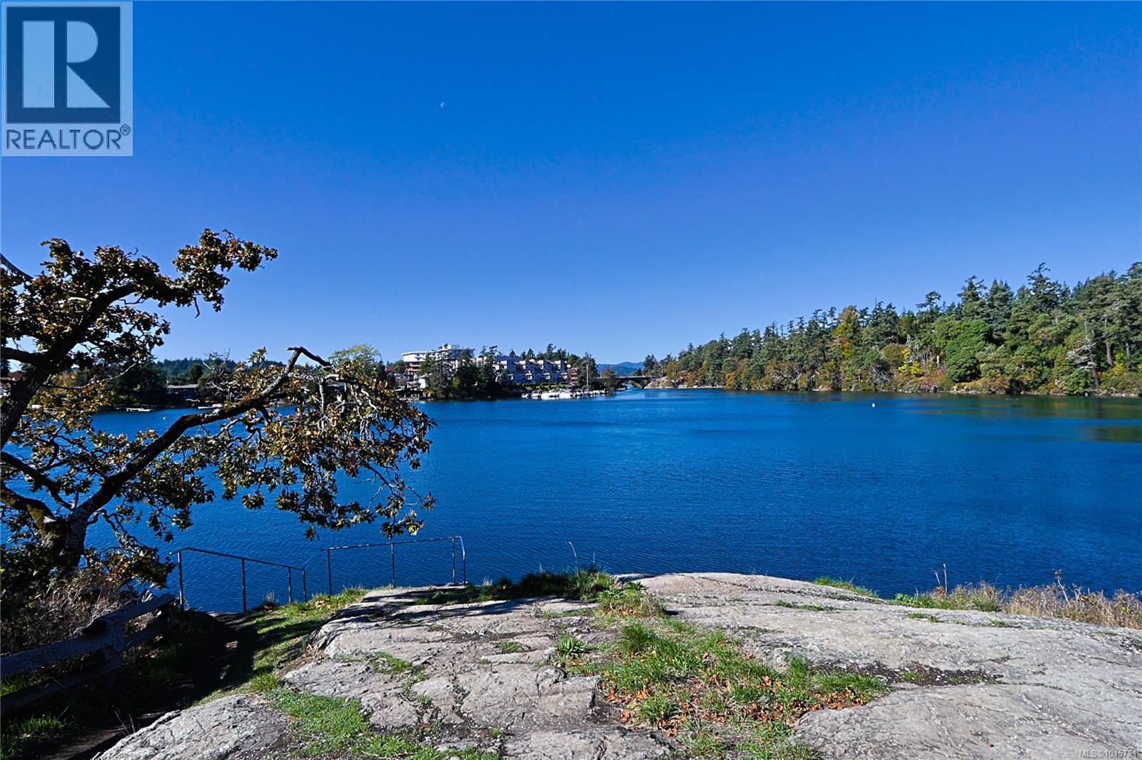 208 69 Gorge Road West, Saanich
