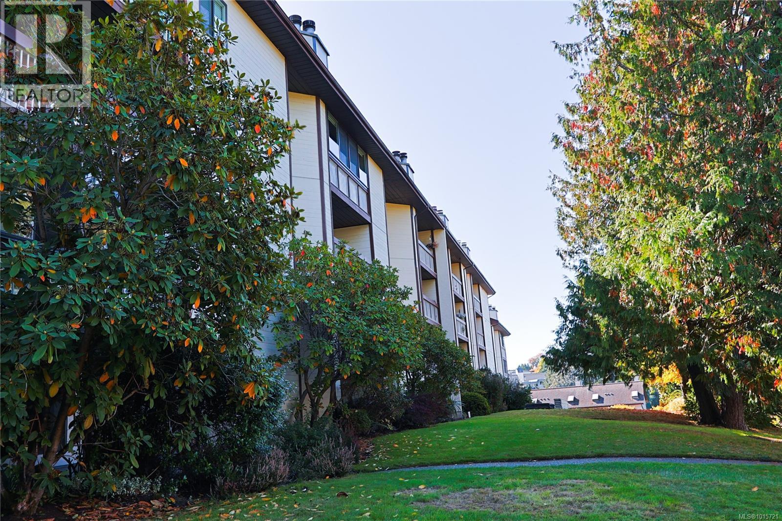 208 69 Gorge Road West, Saanich