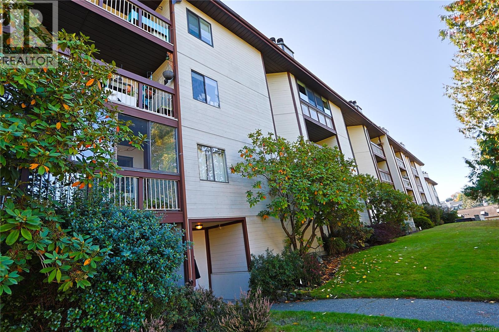 208 69 Gorge Road West, Saanich