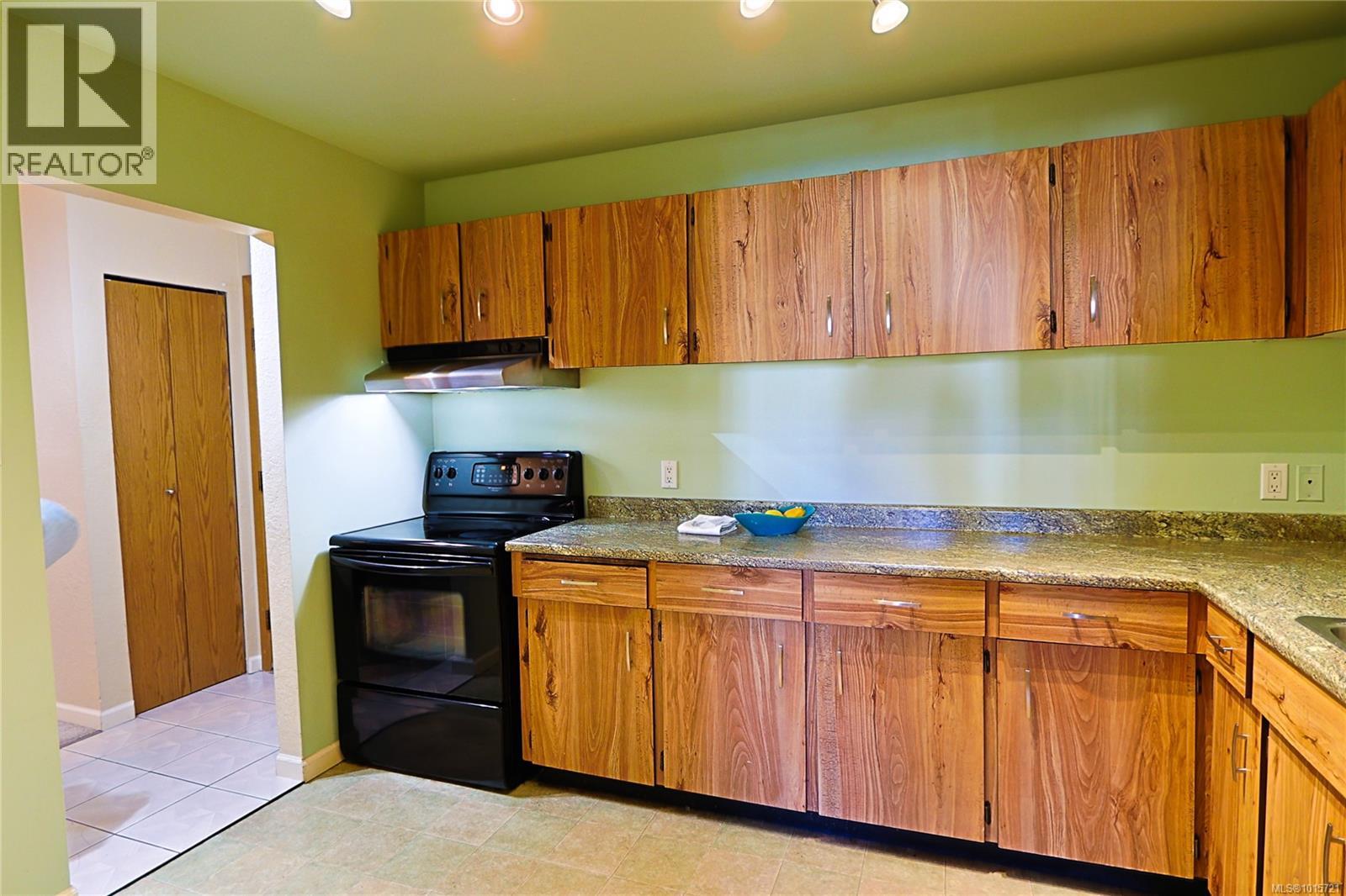 208 69 Gorge Road West, Saanich