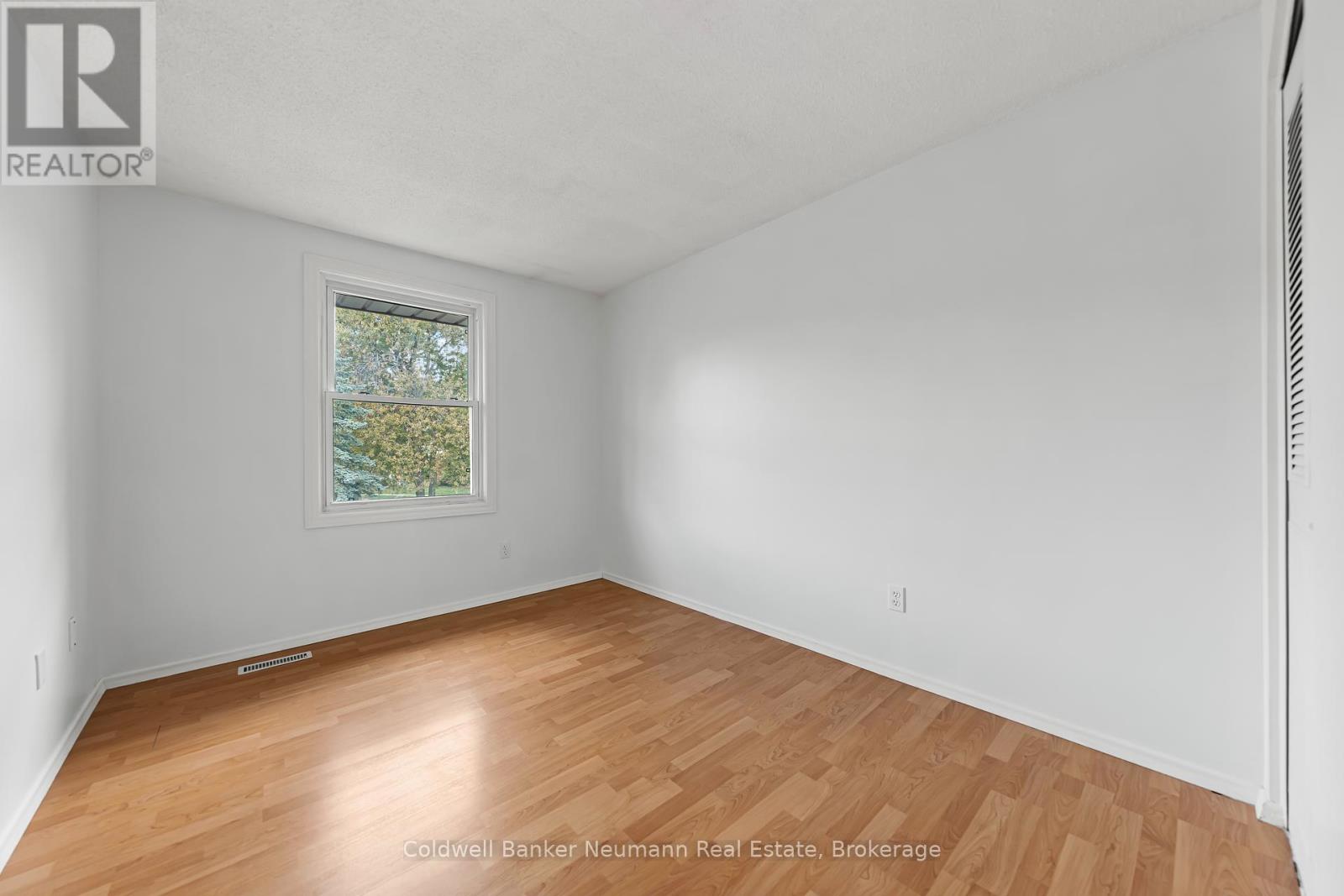 #19 539 WILLOW ROAD - 22