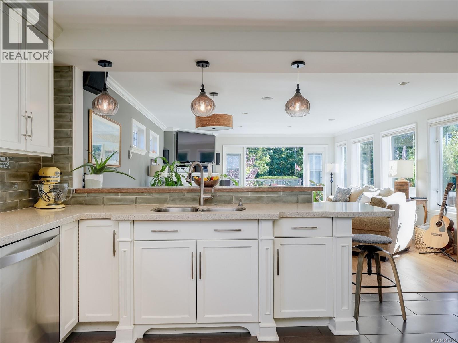 3381 Woodburn Avenue, Oak Bay