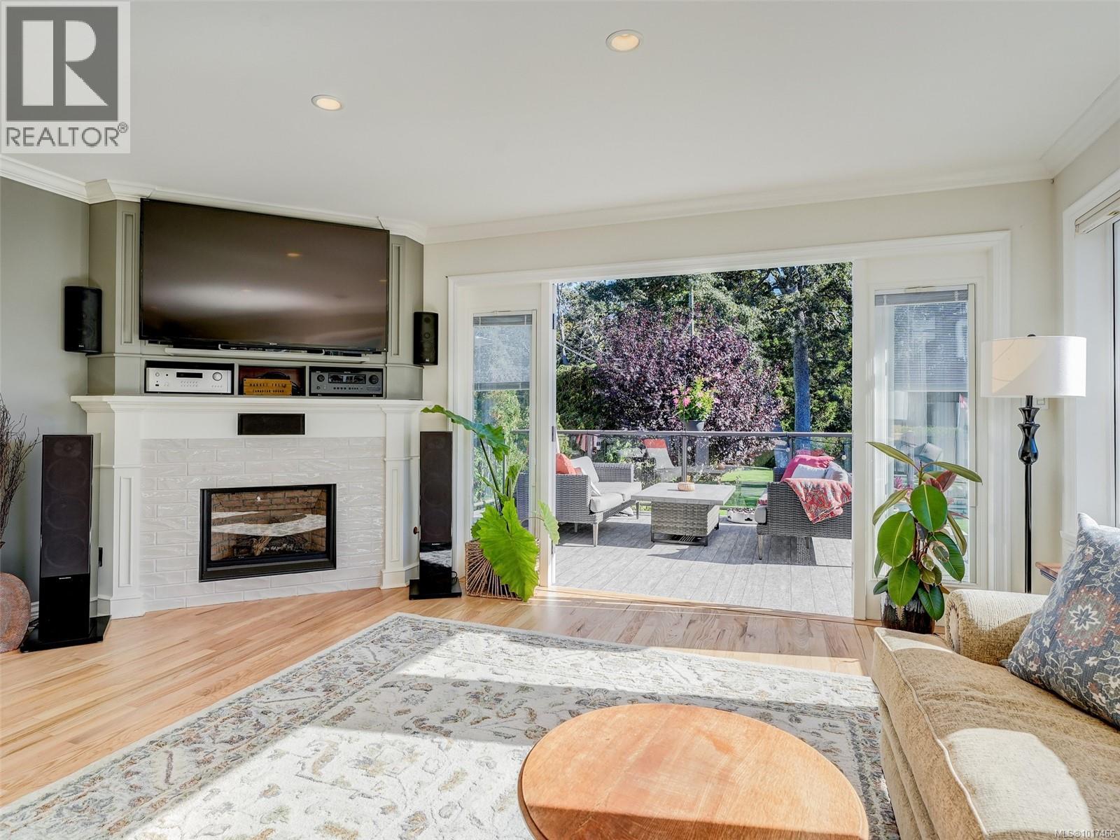  3381 Woodburn Avenue, Oak Bay