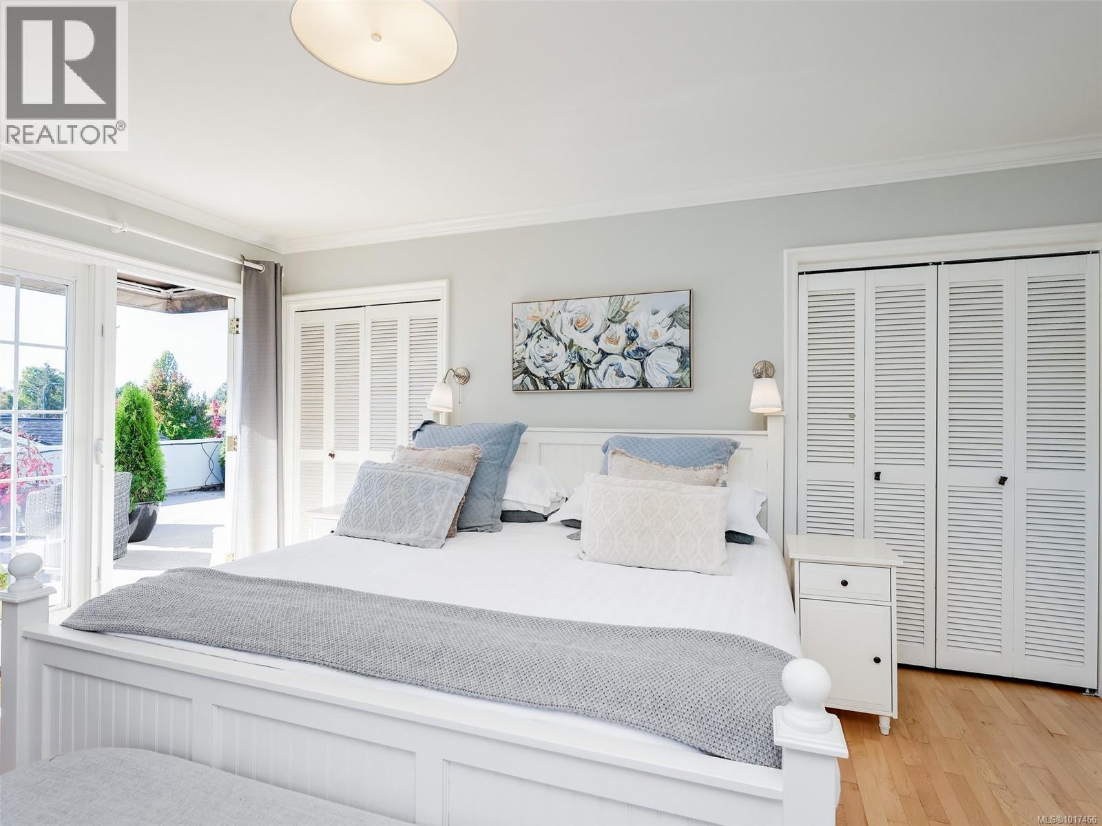  3381 Woodburn Avenue, Oak Bay