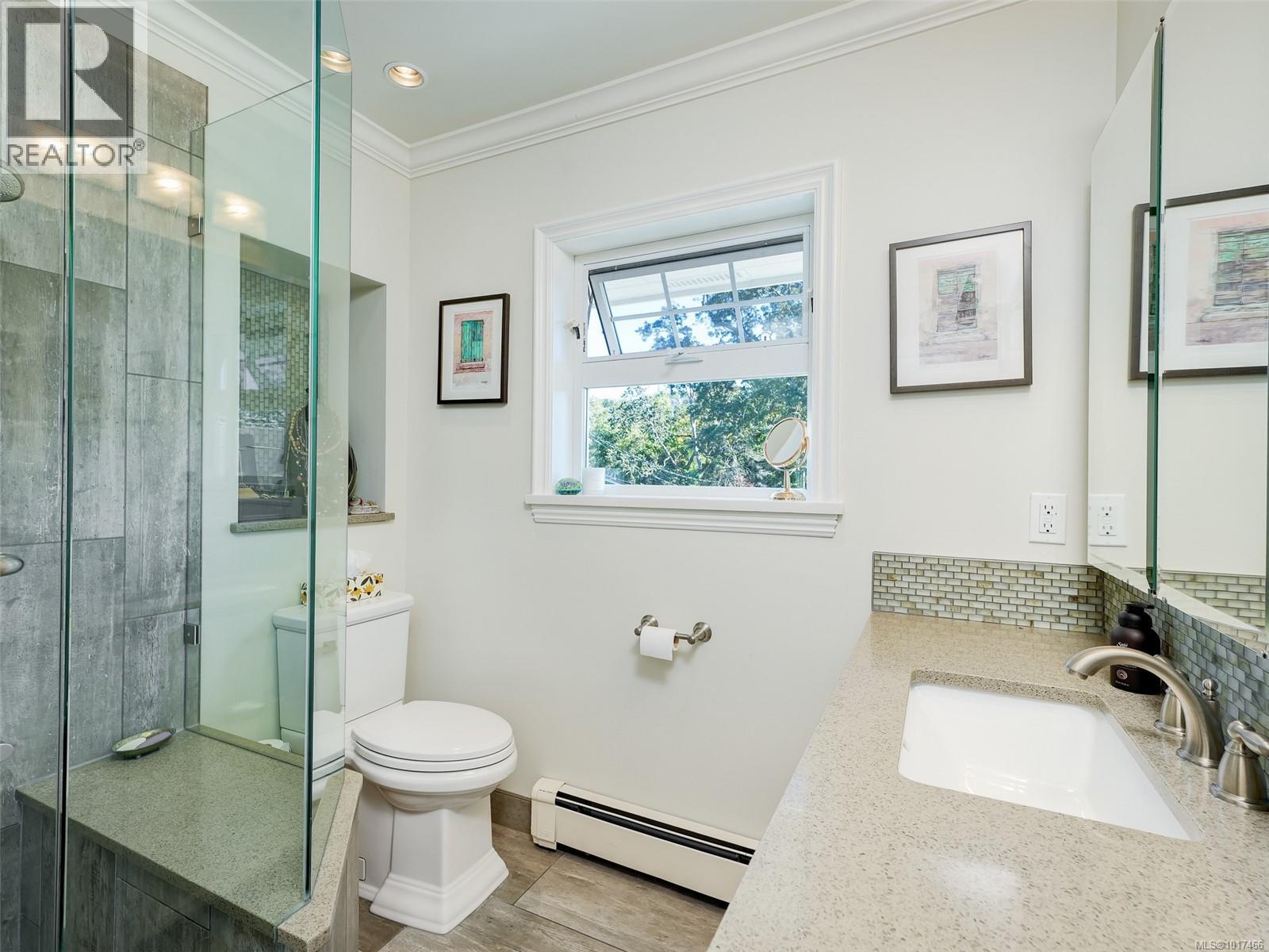  3381 Woodburn Avenue, Oak Bay