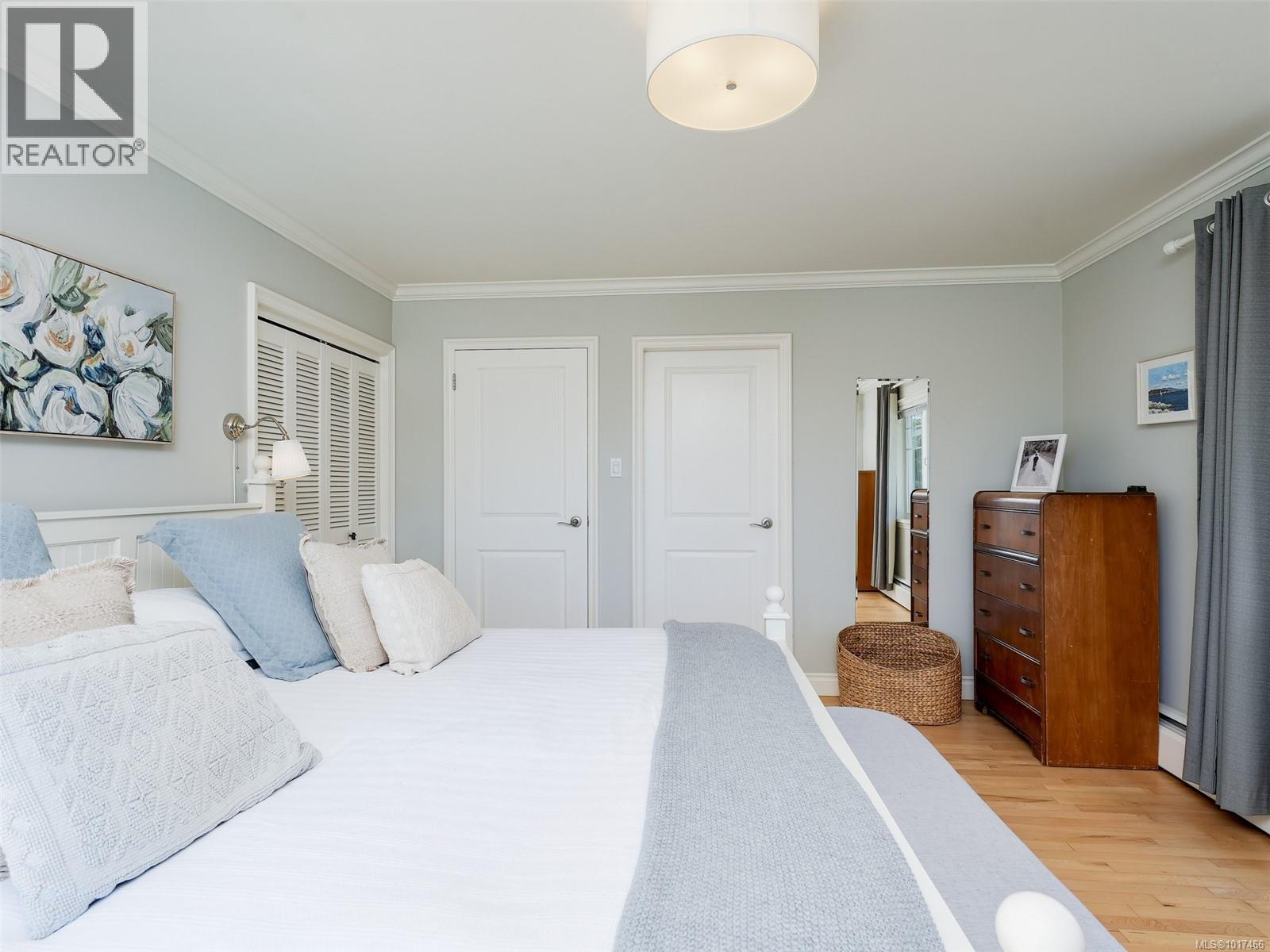  3381 Woodburn Avenue, Oak Bay