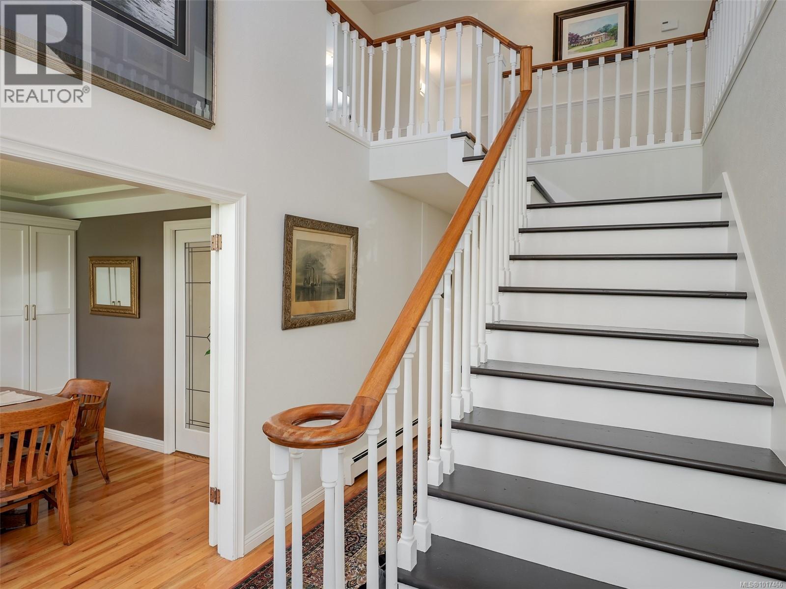  3381 Woodburn Avenue, Oak Bay