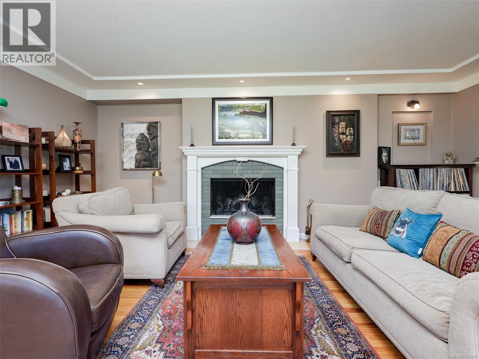  3381 Woodburn Avenue, Oak Bay