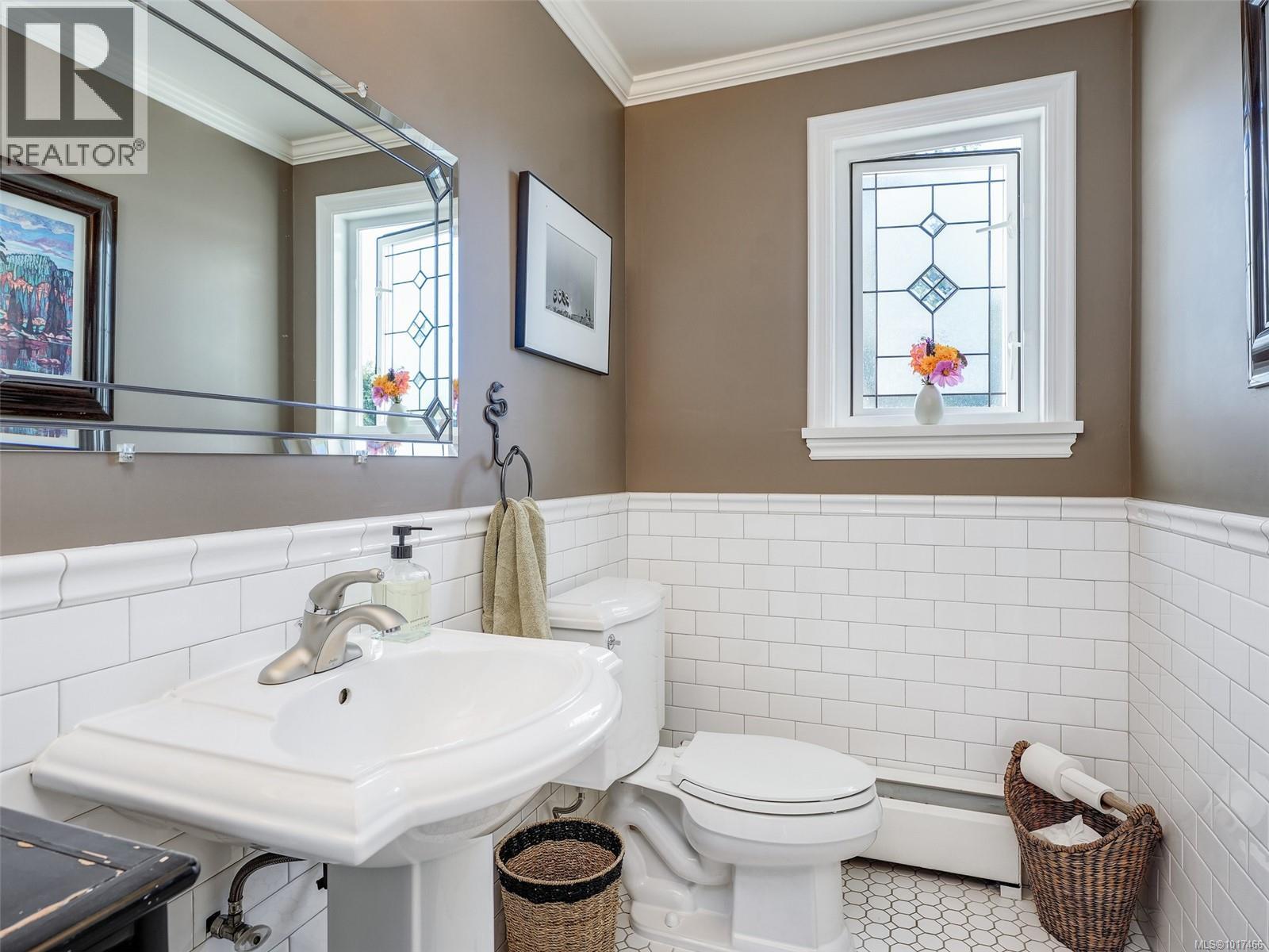  3381 Woodburn Avenue, Oak Bay