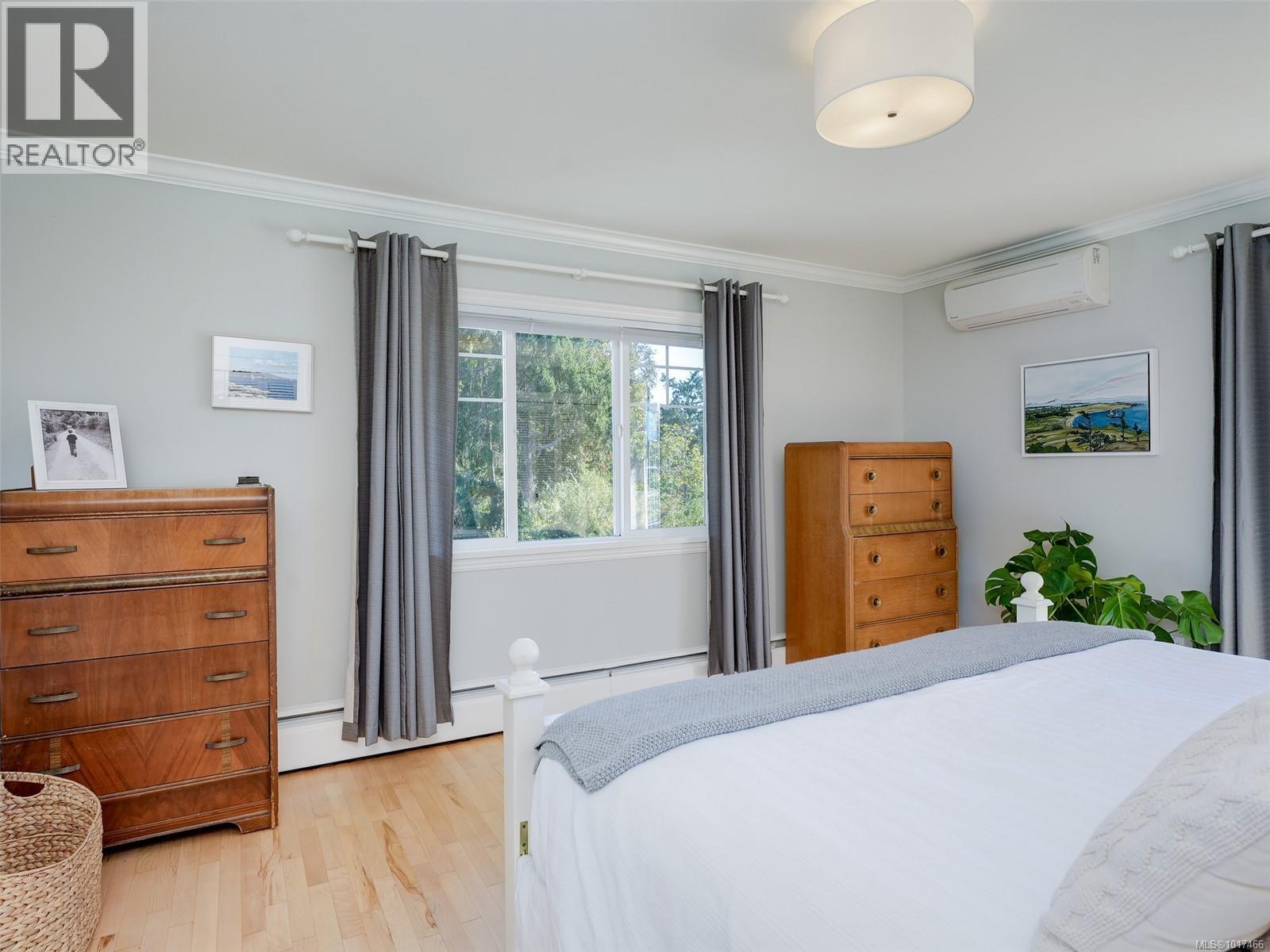  3381 Woodburn Avenue, Oak Bay