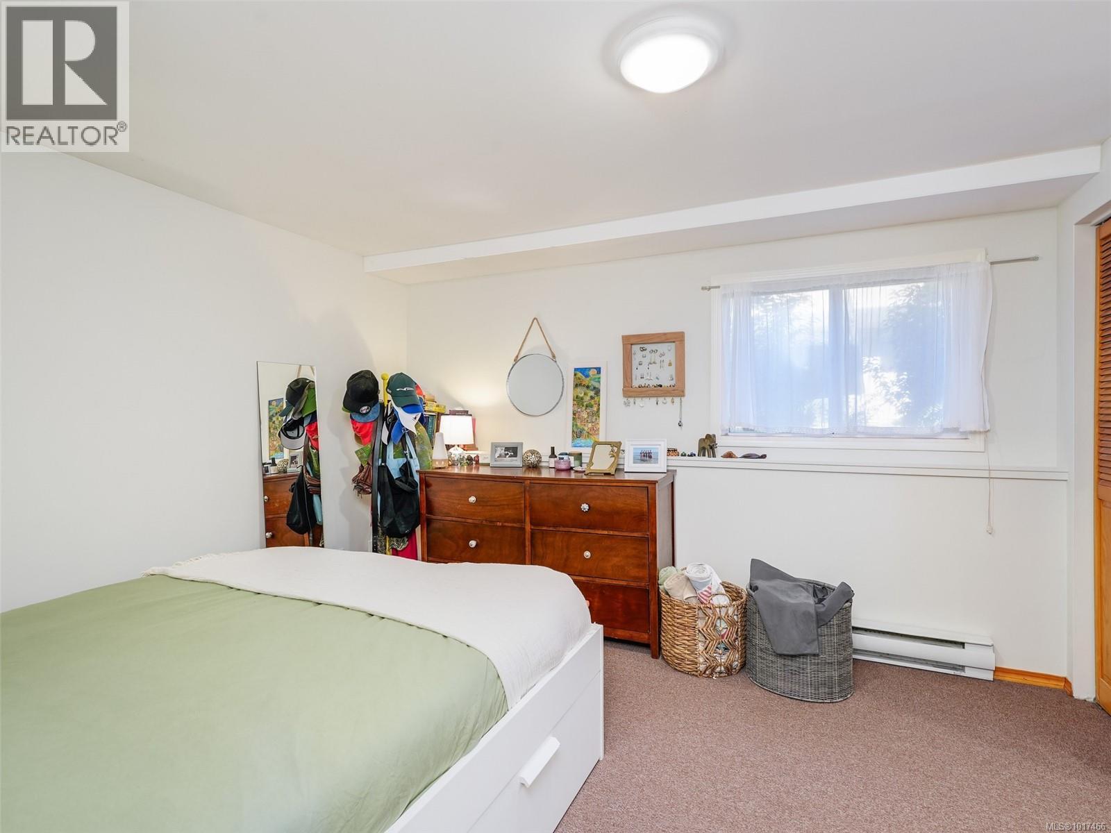  3381 Woodburn Avenue, Oak Bay