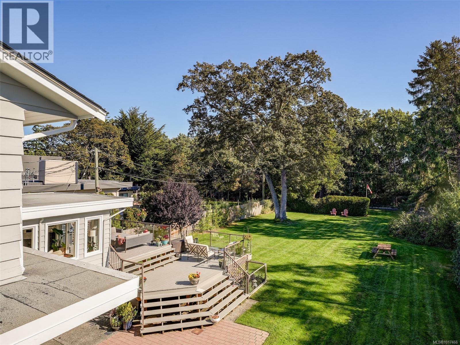 3381 Woodburn Avenue, Oak Bay