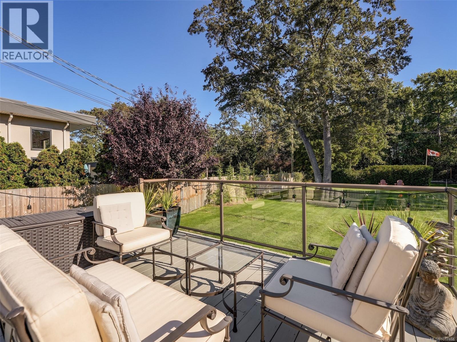  3381 Woodburn Avenue, Oak Bay