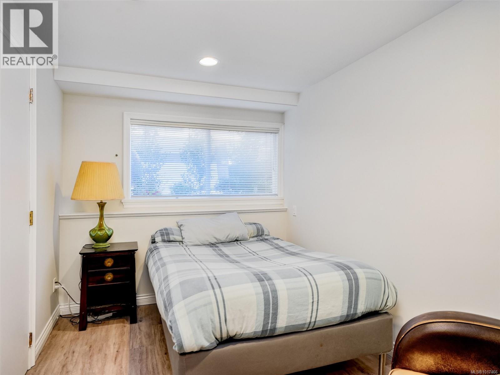  3381 Woodburn Avenue, Oak Bay