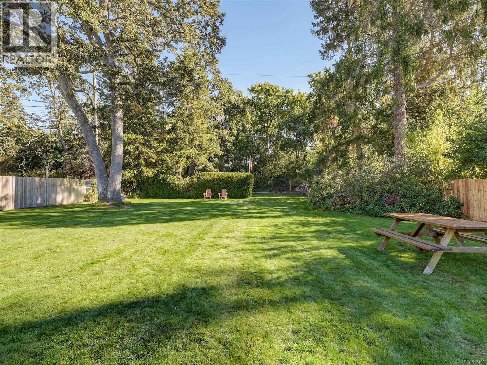  3381 Woodburn Avenue, Oak Bay