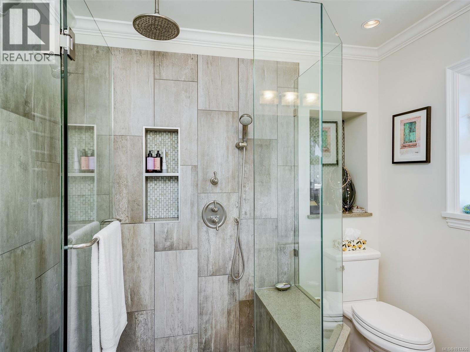  3381 Woodburn Avenue, Oak Bay