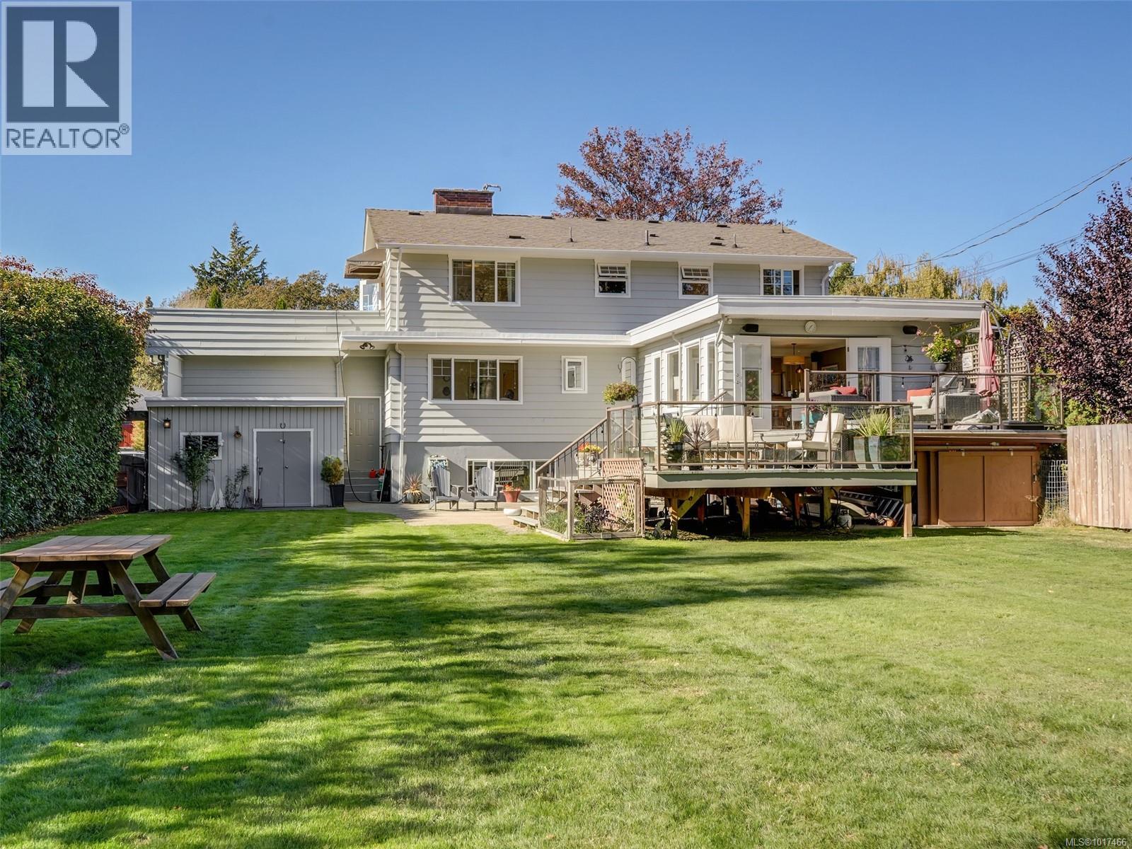  3381 Woodburn Avenue, Oak Bay