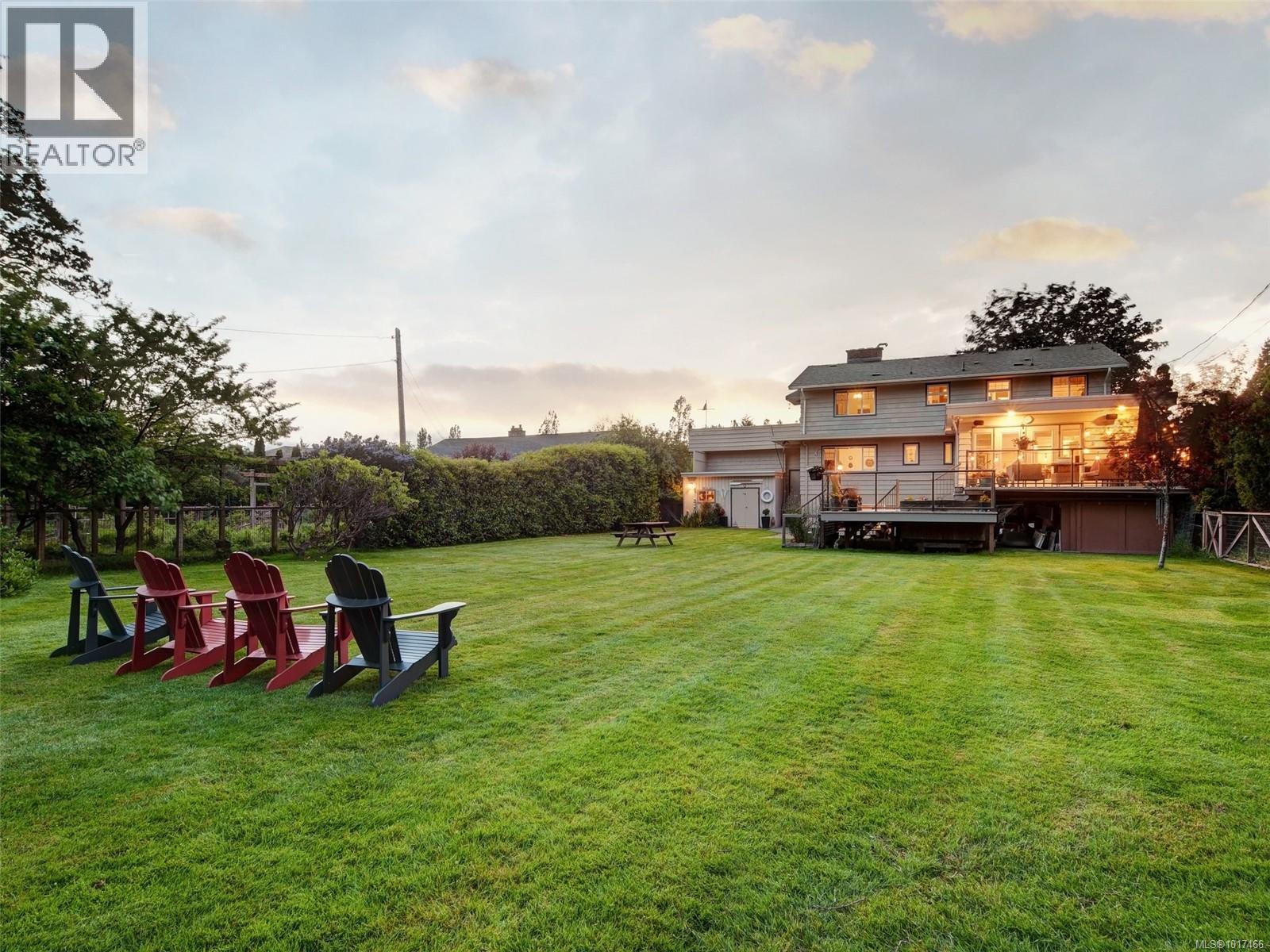  3381 Woodburn Avenue, Oak Bay