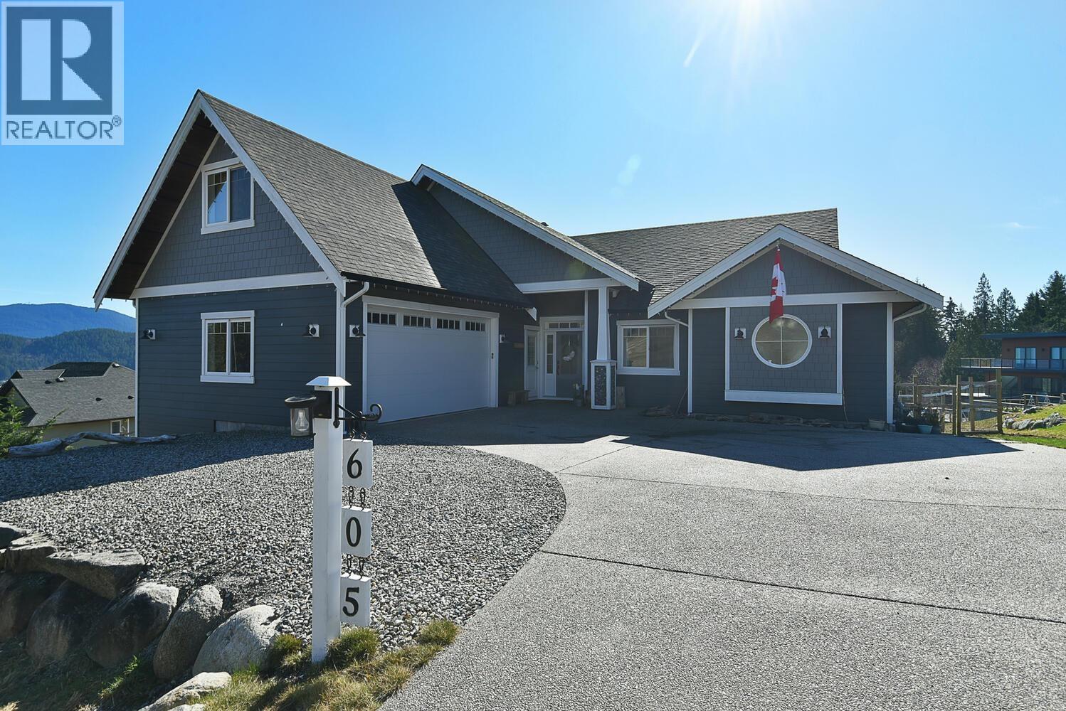 605 WOODLAND AVENUE, Gibsons